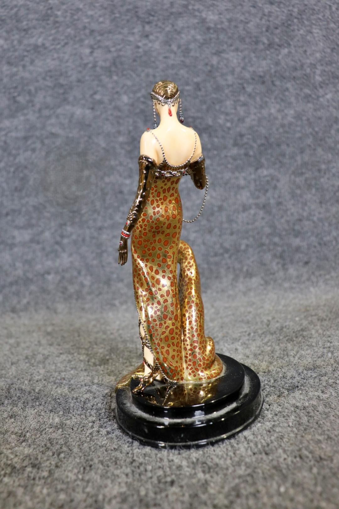 Fine XX secolo Statuetta firmata Erta Ocelot with Lady in stile Art Deco francese di Franklin Mint in vendita