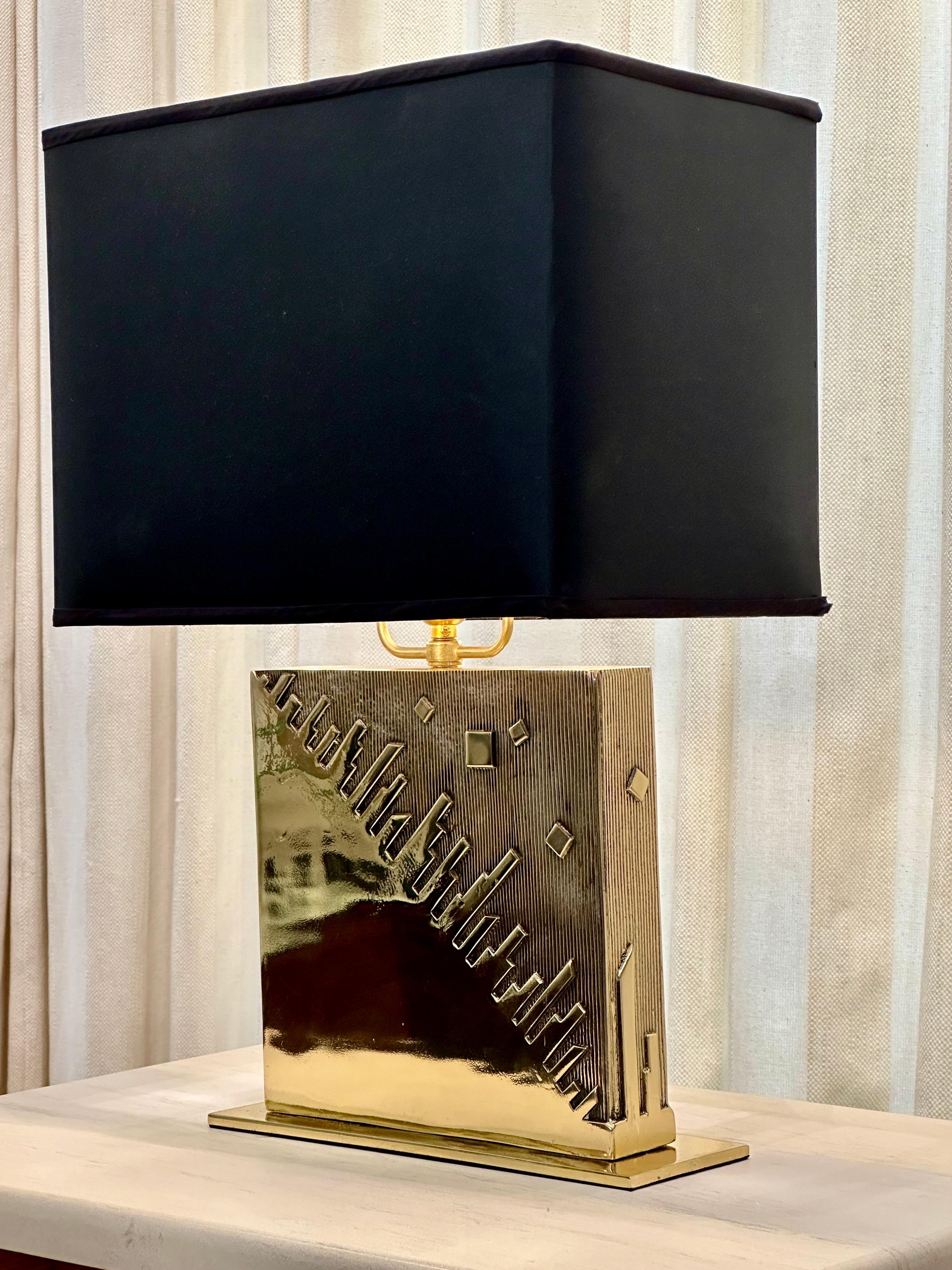 Signed Esa Fedrigolli Heavy Bronze NYC Skyline Bas-Relief Table Lamp For Sale 5
