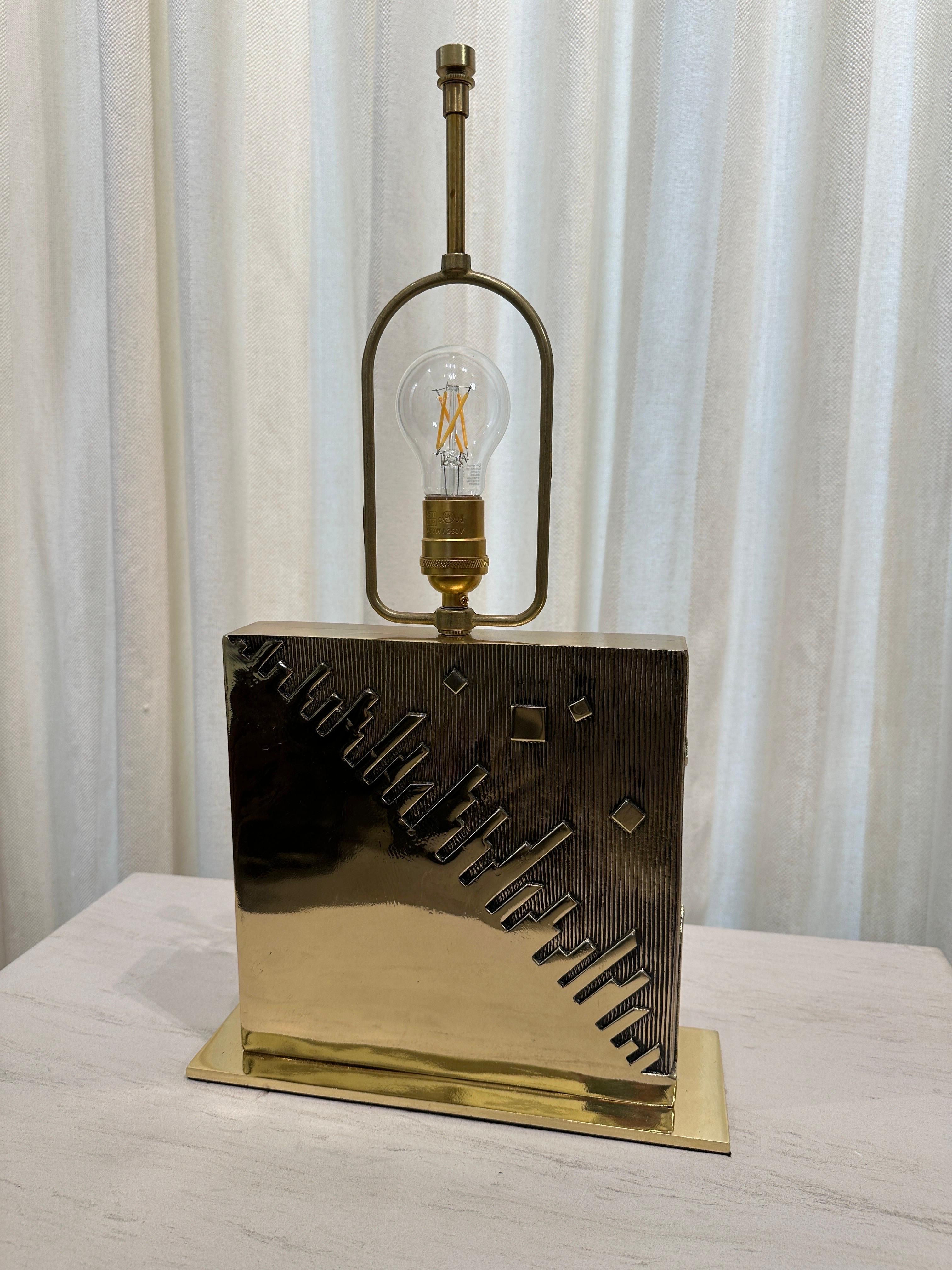Signed Esa Fedrigolli Heavy Bronze NYC Skyline Bas-Relief Table Lamp For Sale 8