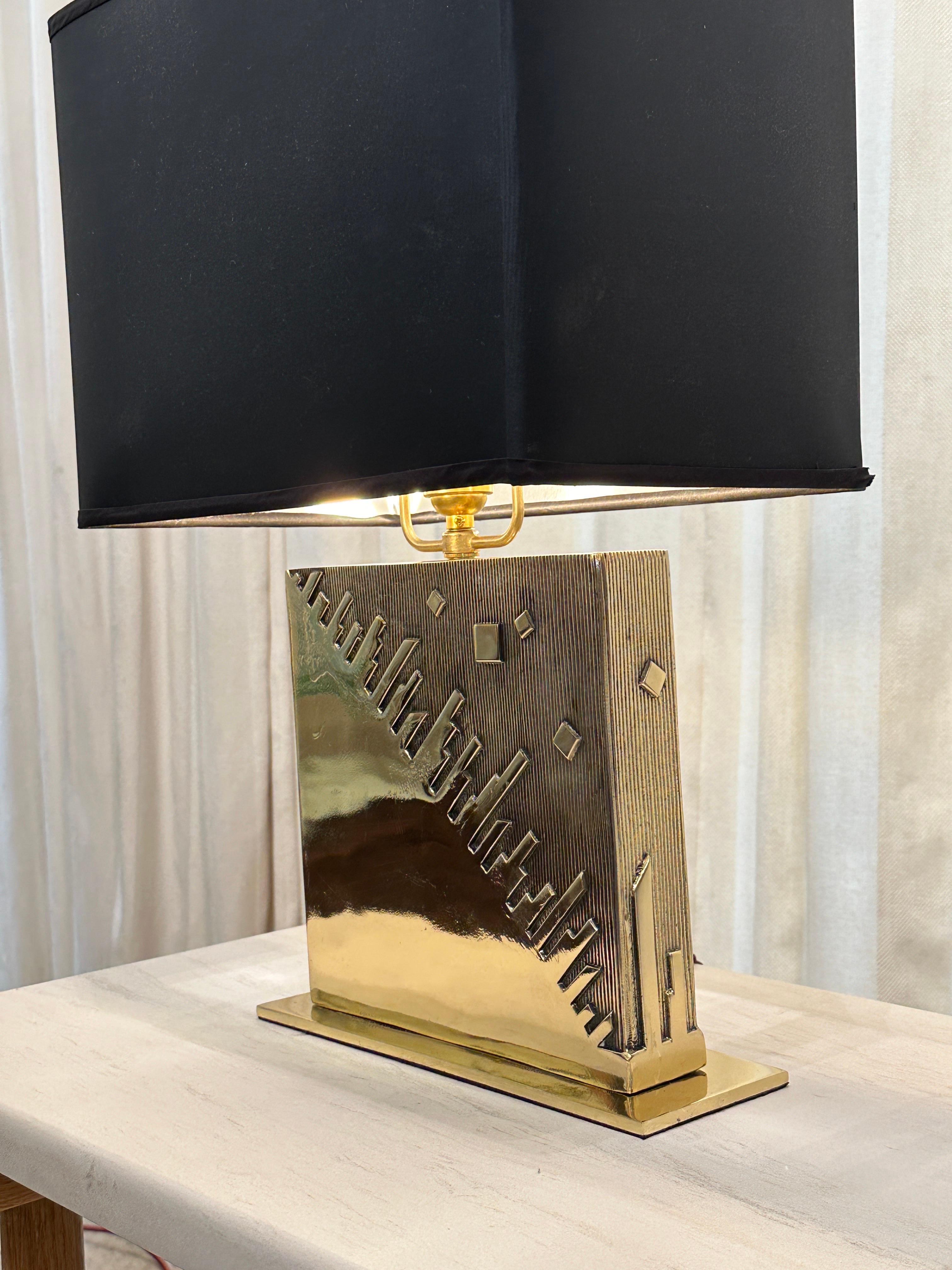 Signed Esa Fedrigolli Heavy Bronze NYC Skyline Bas-Relief Table Lamp For Sale 2