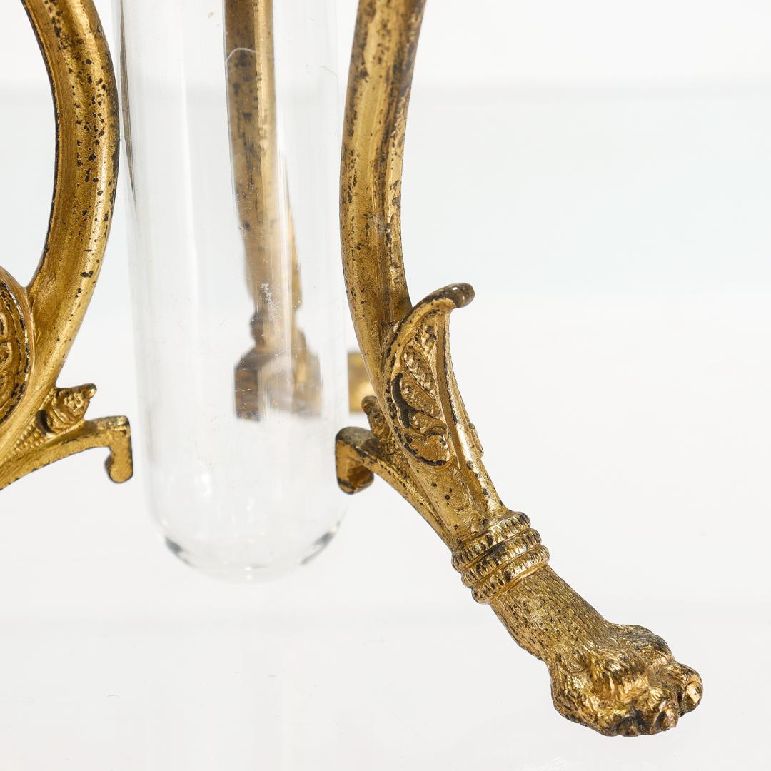 Vase à bourgeons en bronze doré et verre de style néo-égyptien signé F. & C. Osler en vente 5