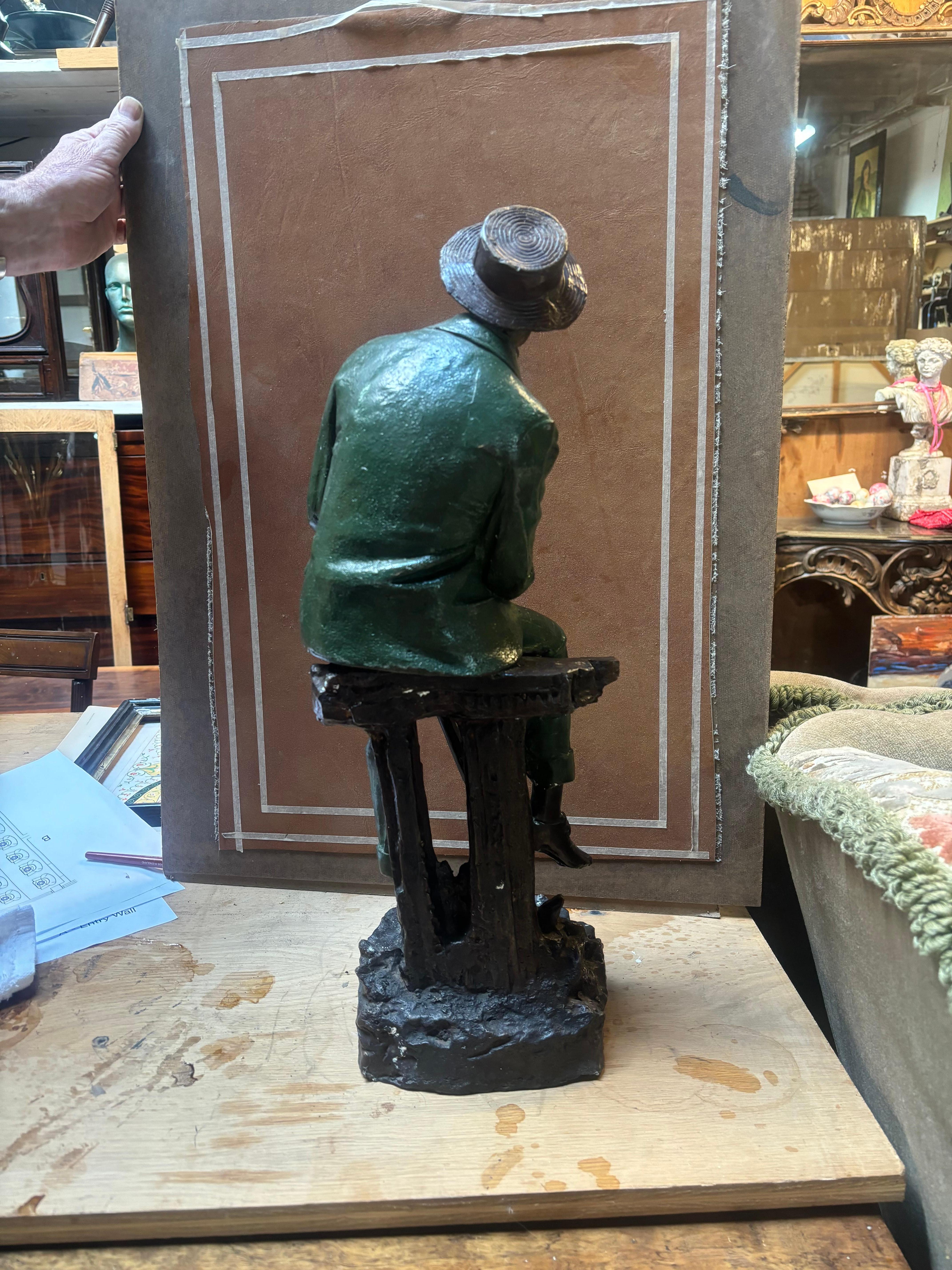 Stile Adirondack Scultura in bronzo firmata di Farnsworth raffigurante un gentiluomo del sud seduto in vendita