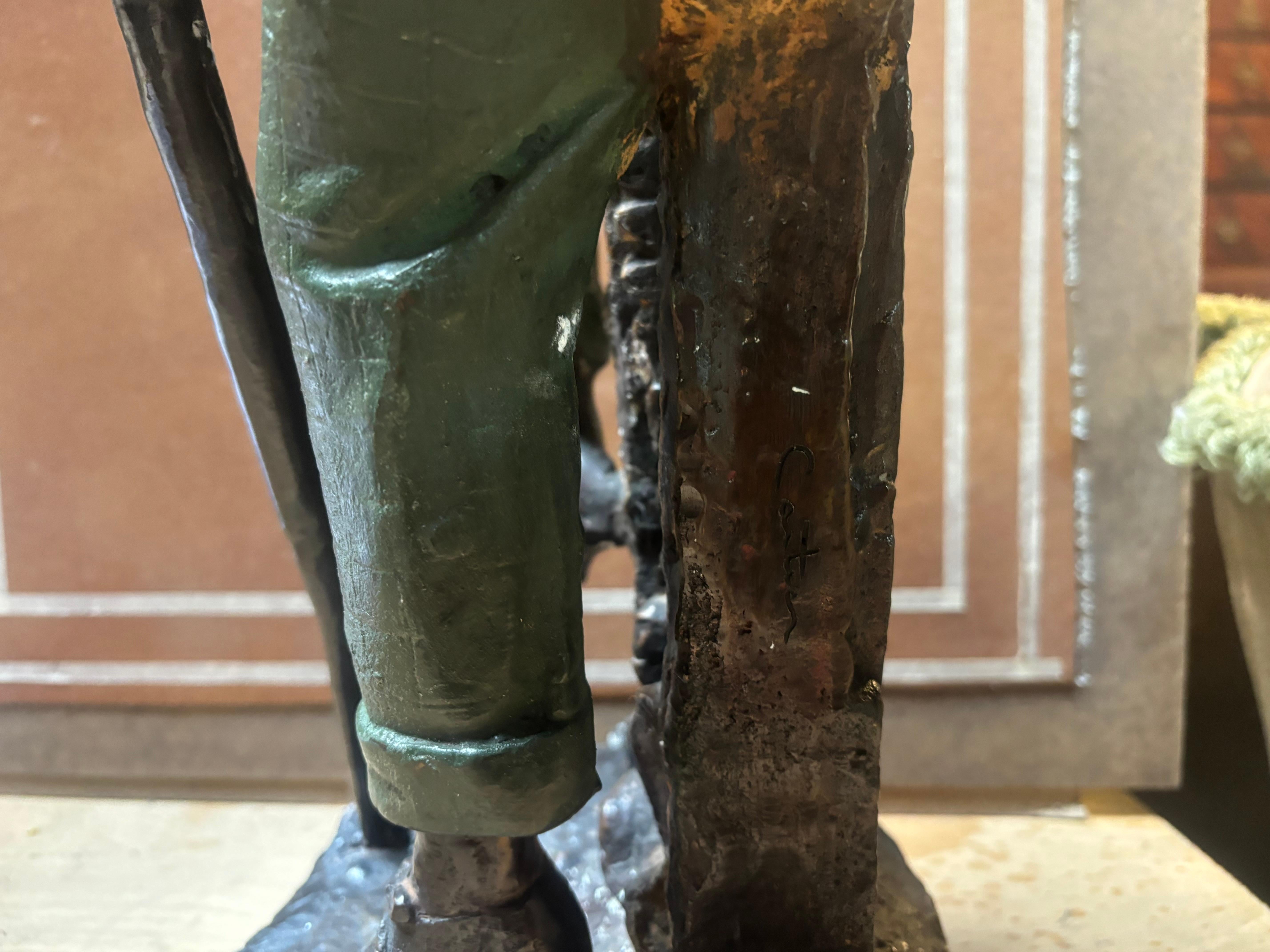 Americano Scultura in bronzo firmata di Farnsworth raffigurante un gentiluomo del sud seduto in vendita