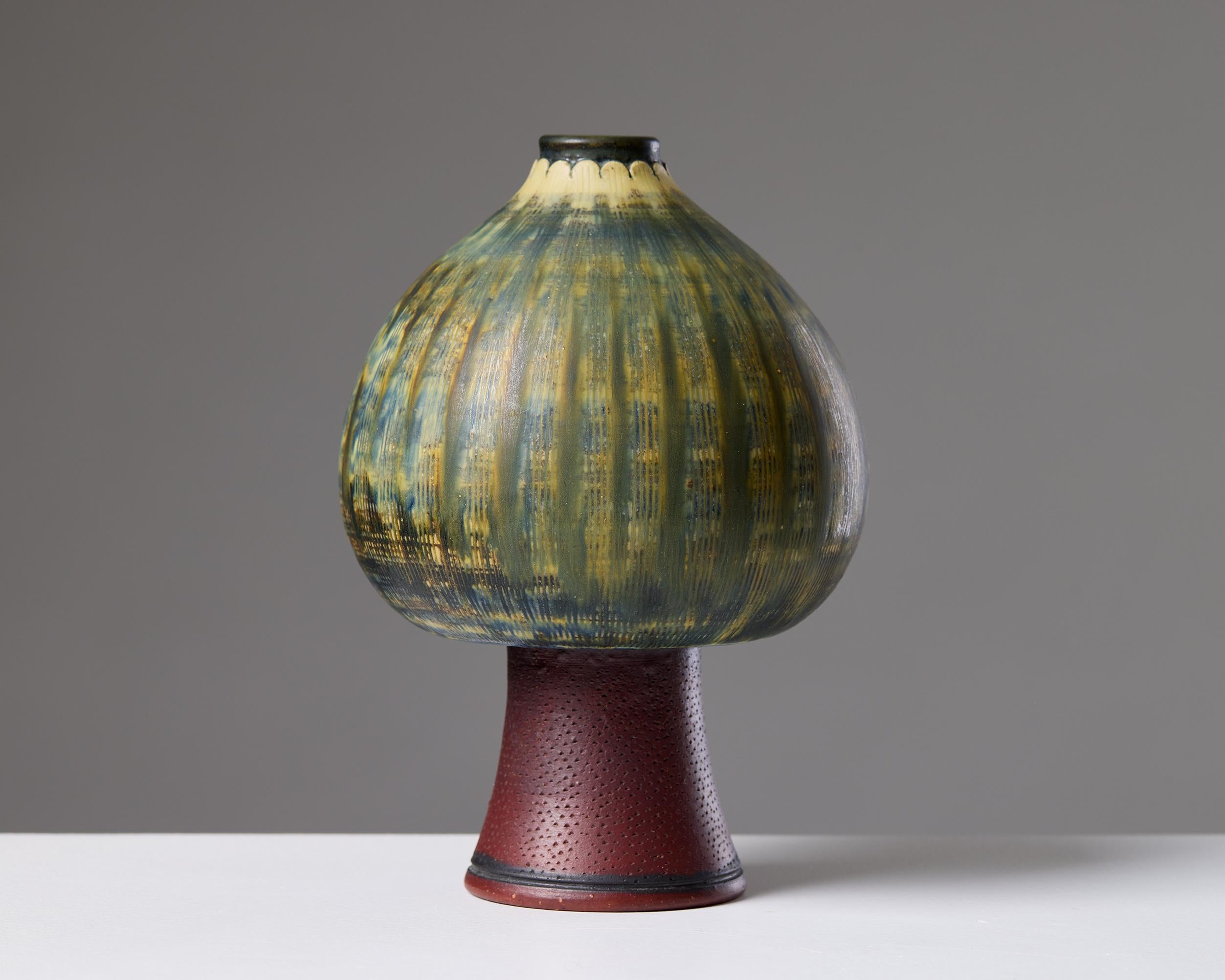 Vase Farsta signé par Wilhelm Kåge pour Gustavsberg Grès suédois années 1950 Bon état - En vente à Stockholm, SE