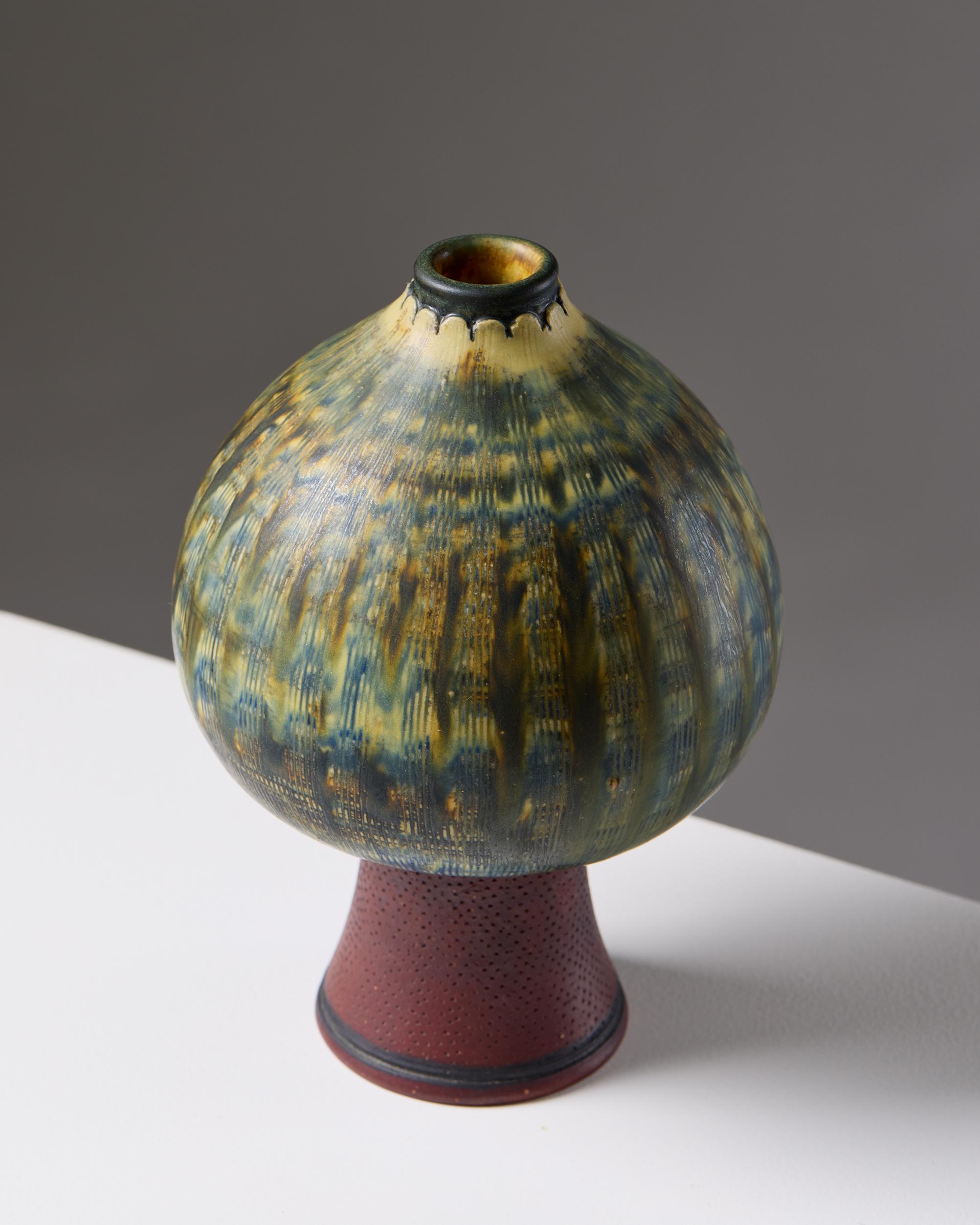20ième siècle Vase Farsta signé par Wilhelm Kåge pour Gustavsberg Grès suédois années 1950 en vente