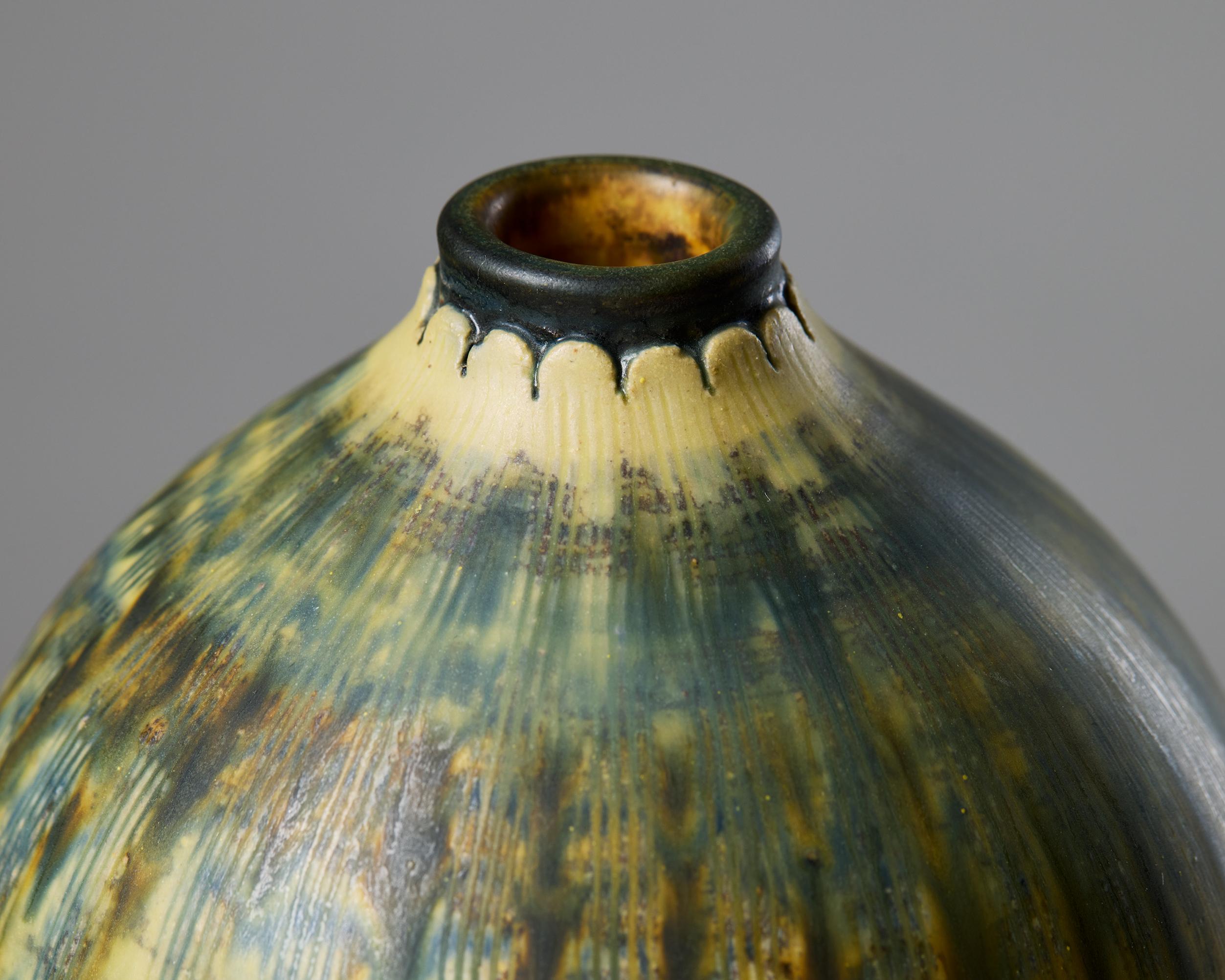 Vase Farsta signé par Wilhelm Kåge pour Gustavsberg Grès suédois années 1950 en vente 1