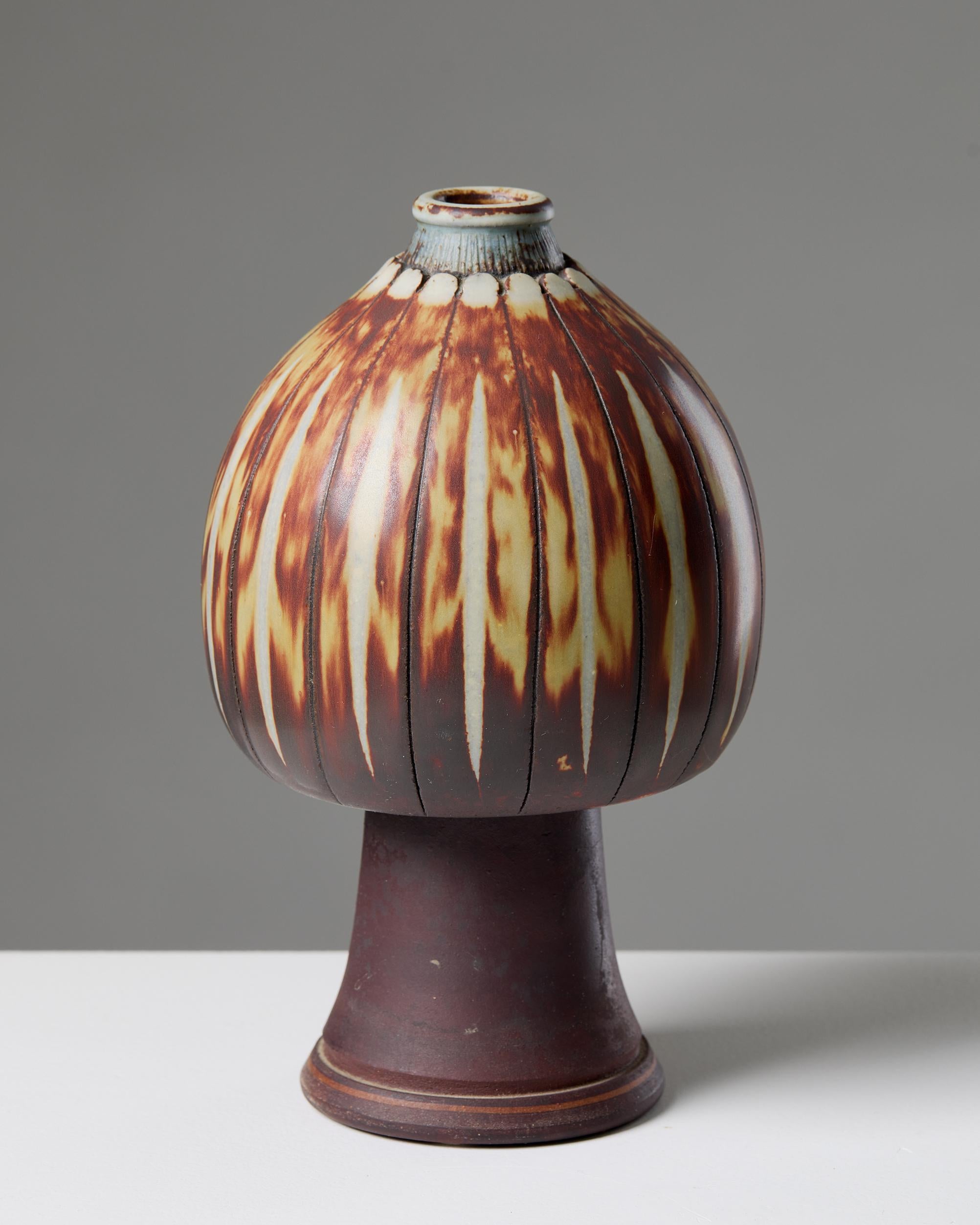 Svedese Vaso Farsta firmato da Wilhelm Kåge per Gustavsberg, gres svedese 1960 in vendita