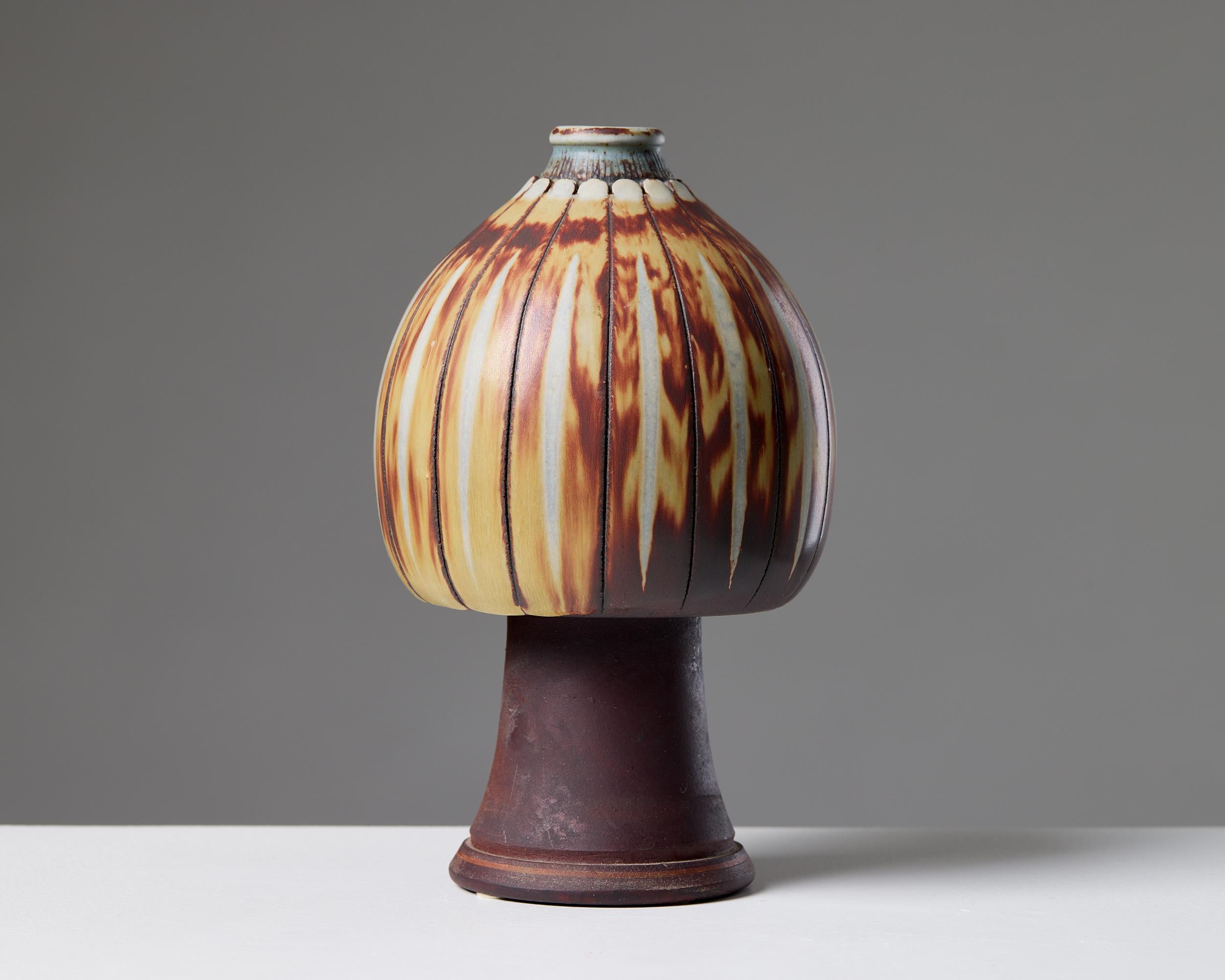Grès porcellanato Vaso Farsta firmato da Wilhelm Kåge per Gustavsberg, gres svedese 1960 in vendita
