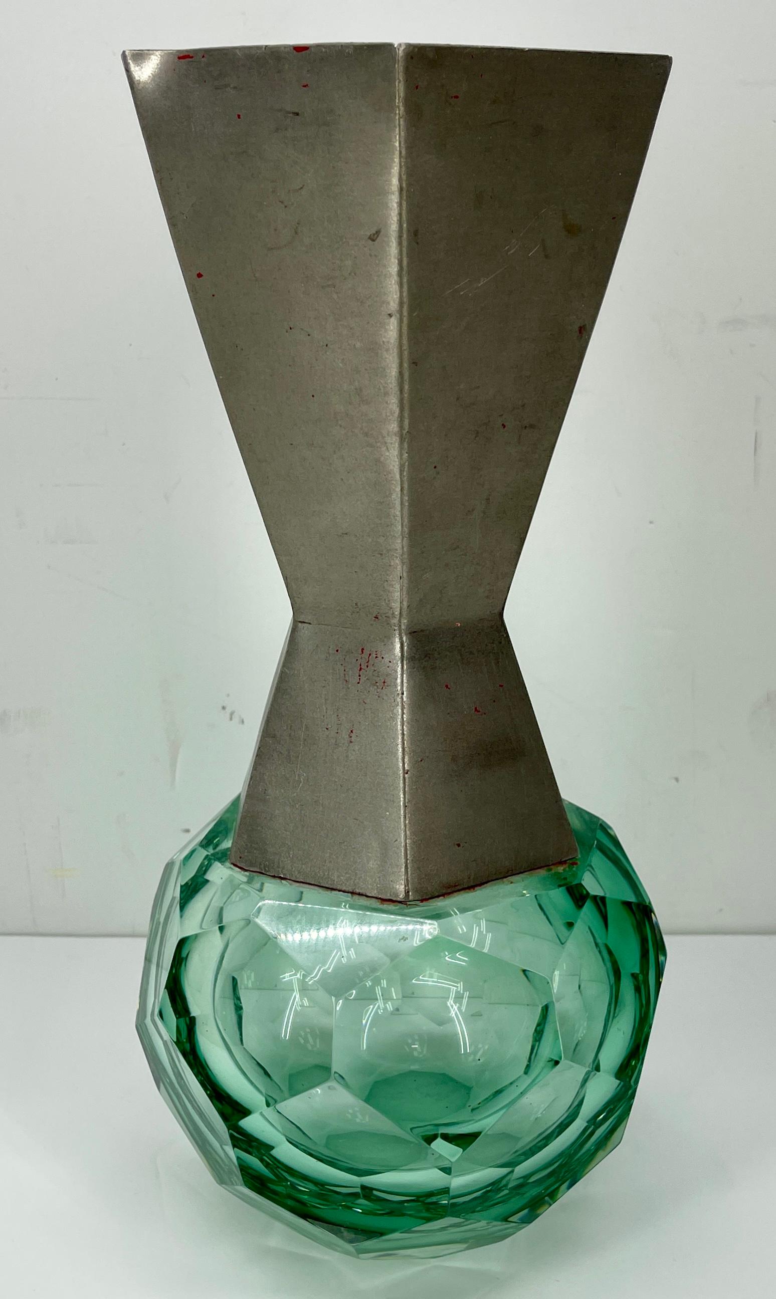 Signed Feliciano Bejar Green Cut Glass Sculpture, circa 1990 For Sale 6