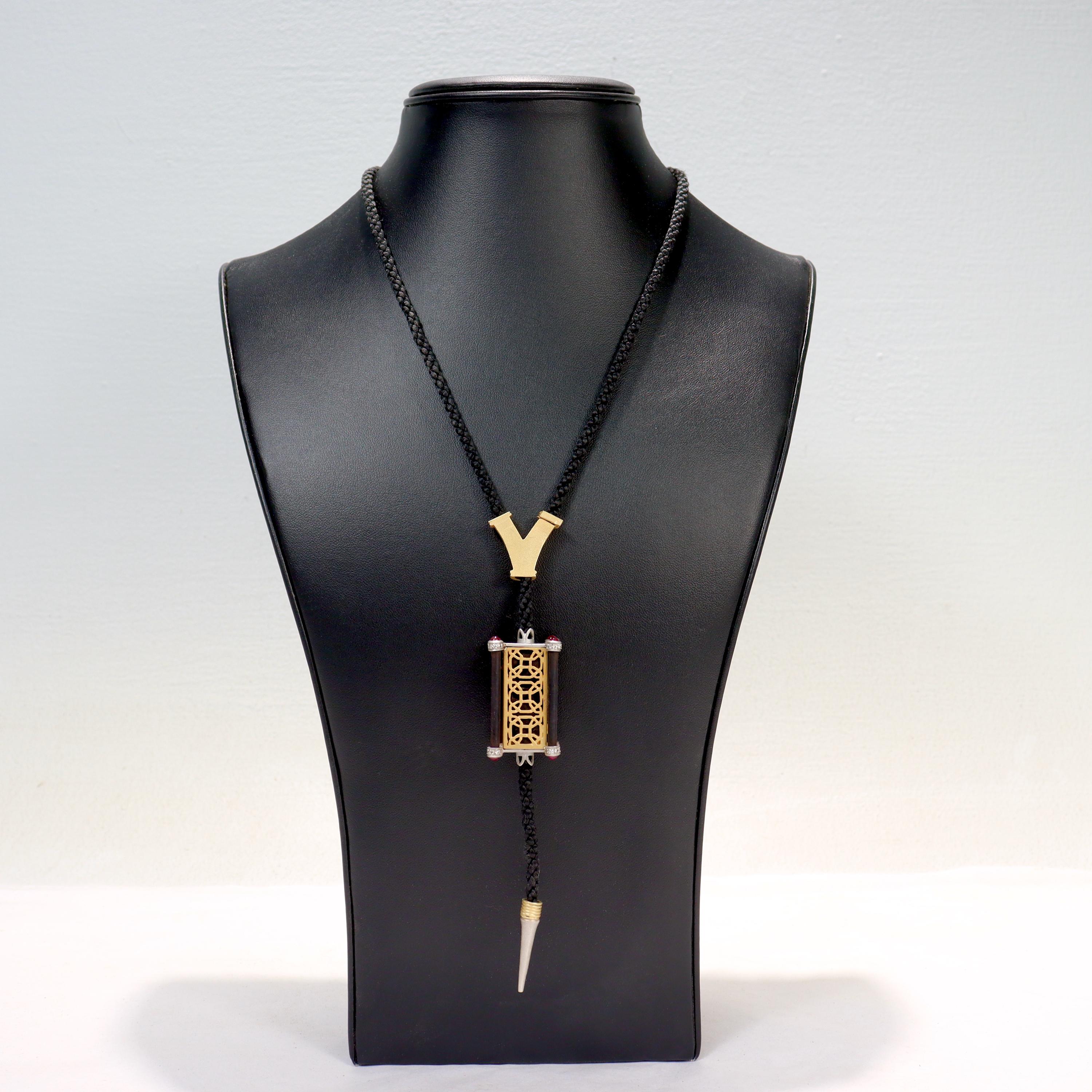 Signiert Fibula Türkische Halskette mit Lariat-Anhänger aus 18 Karat Gold, Diamanten und Rubinen im Zustand „Gut“ in Philadelphia, PA