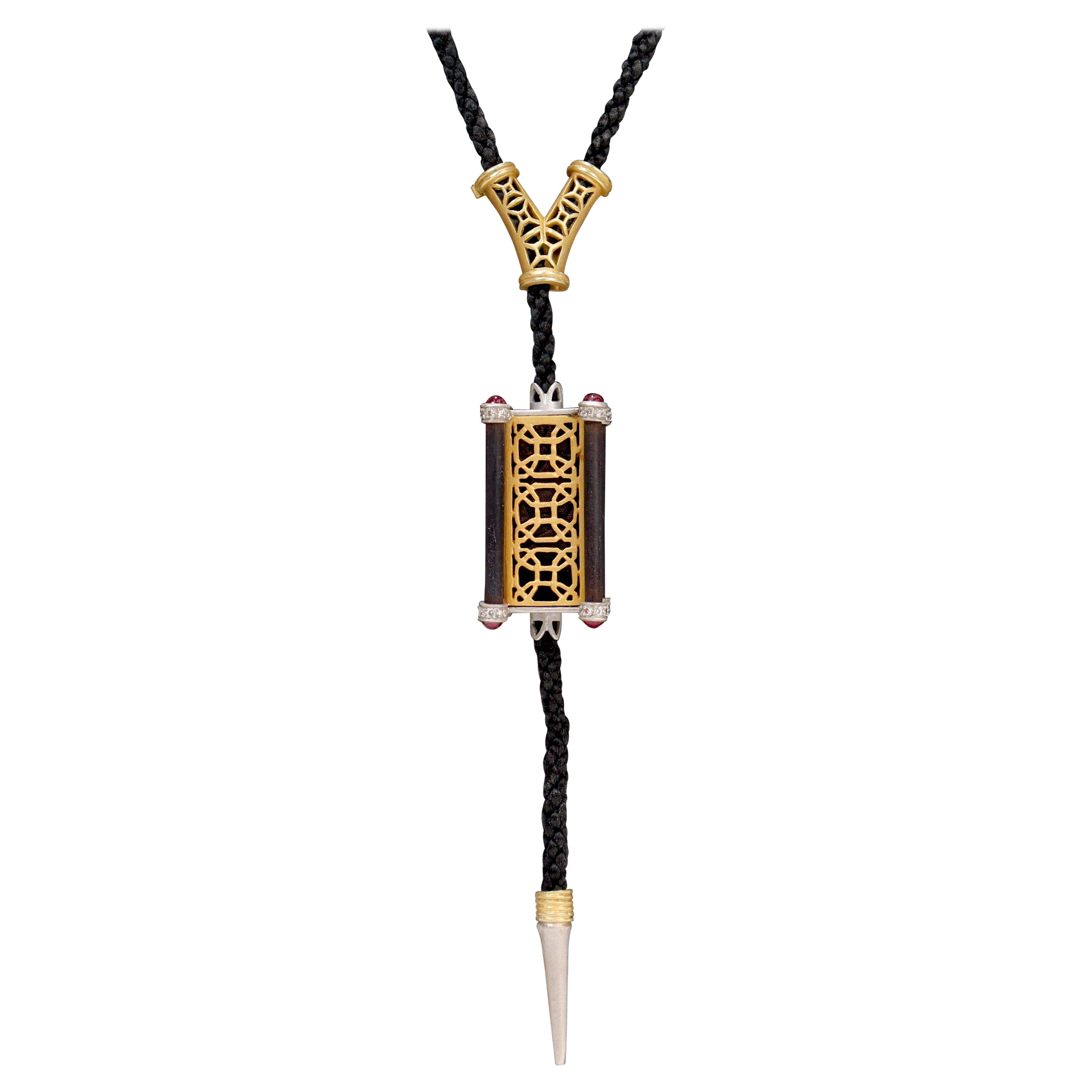 Signiert Fibula Türkische Halskette mit Lariat-Anhänger aus 18 Karat Gold, Diamanten und Rubinen