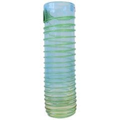 Signierte Vase aus finnischem Kunstglas