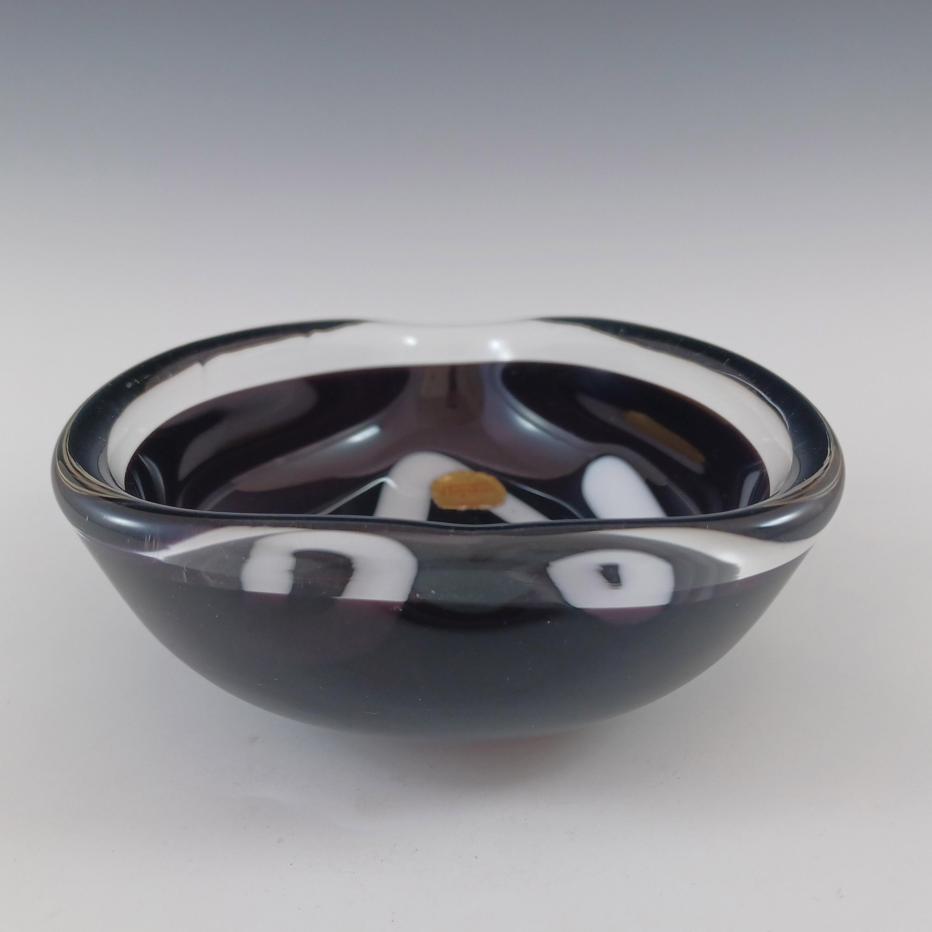 SIGNÉ Flygsfors Coquille Black Glass Bowles by Paul Kedelv 1959 Bon état - En vente à Bolton, GB