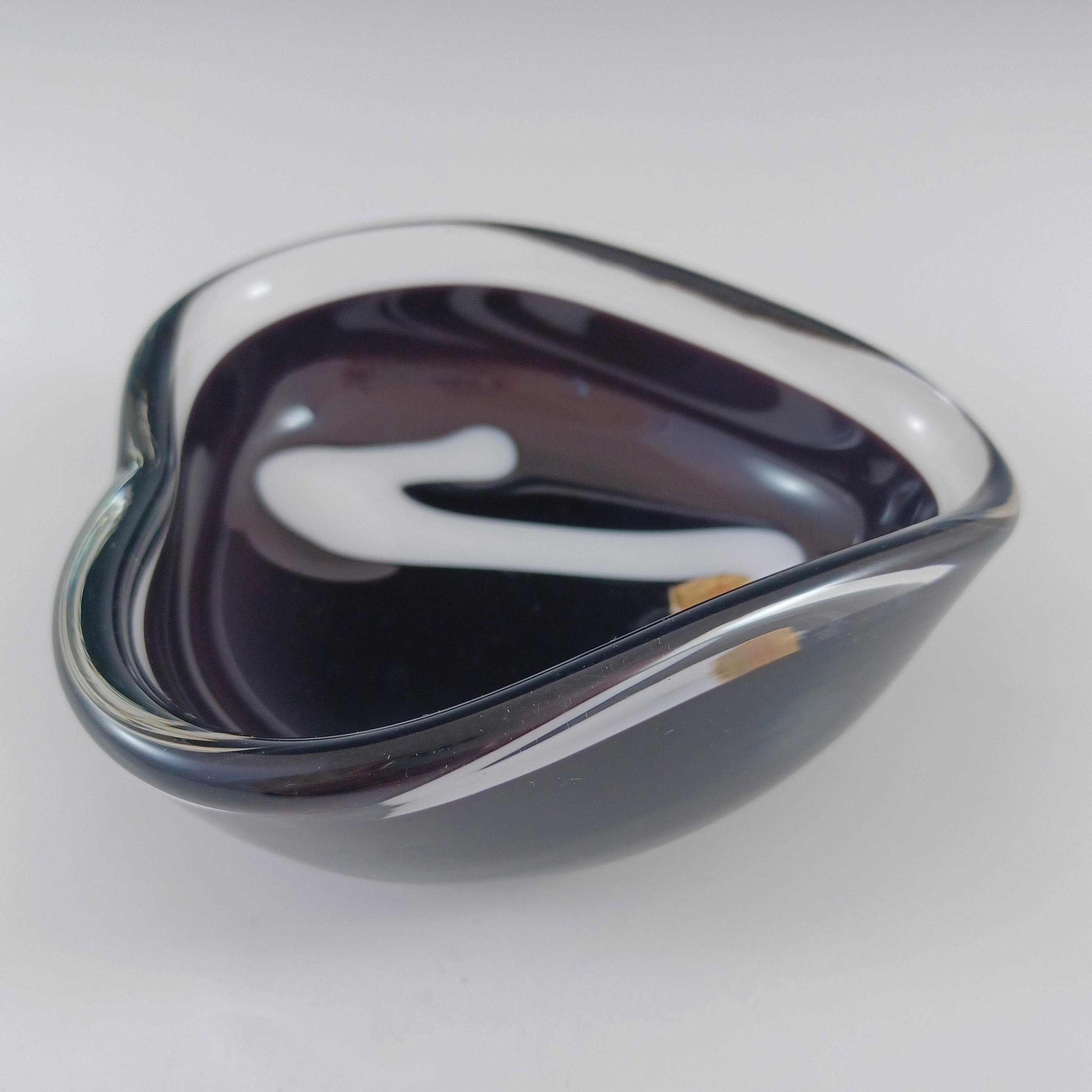 Verre SIGNÉ Flygsfors Coquille Black Glass Bowles by Paul Kedelv 1959 en vente