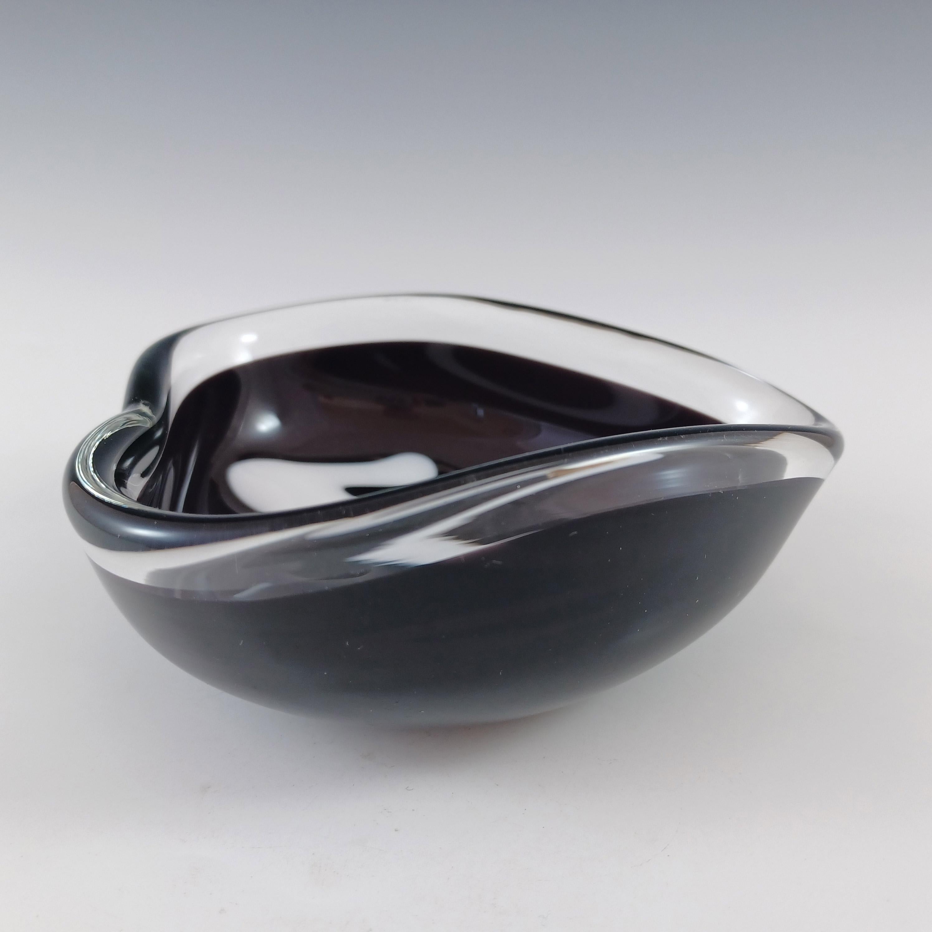 SIGNÉ Flygsfors Coquille Black Glass Bowles by Paul Kedelv 1959 en vente 1