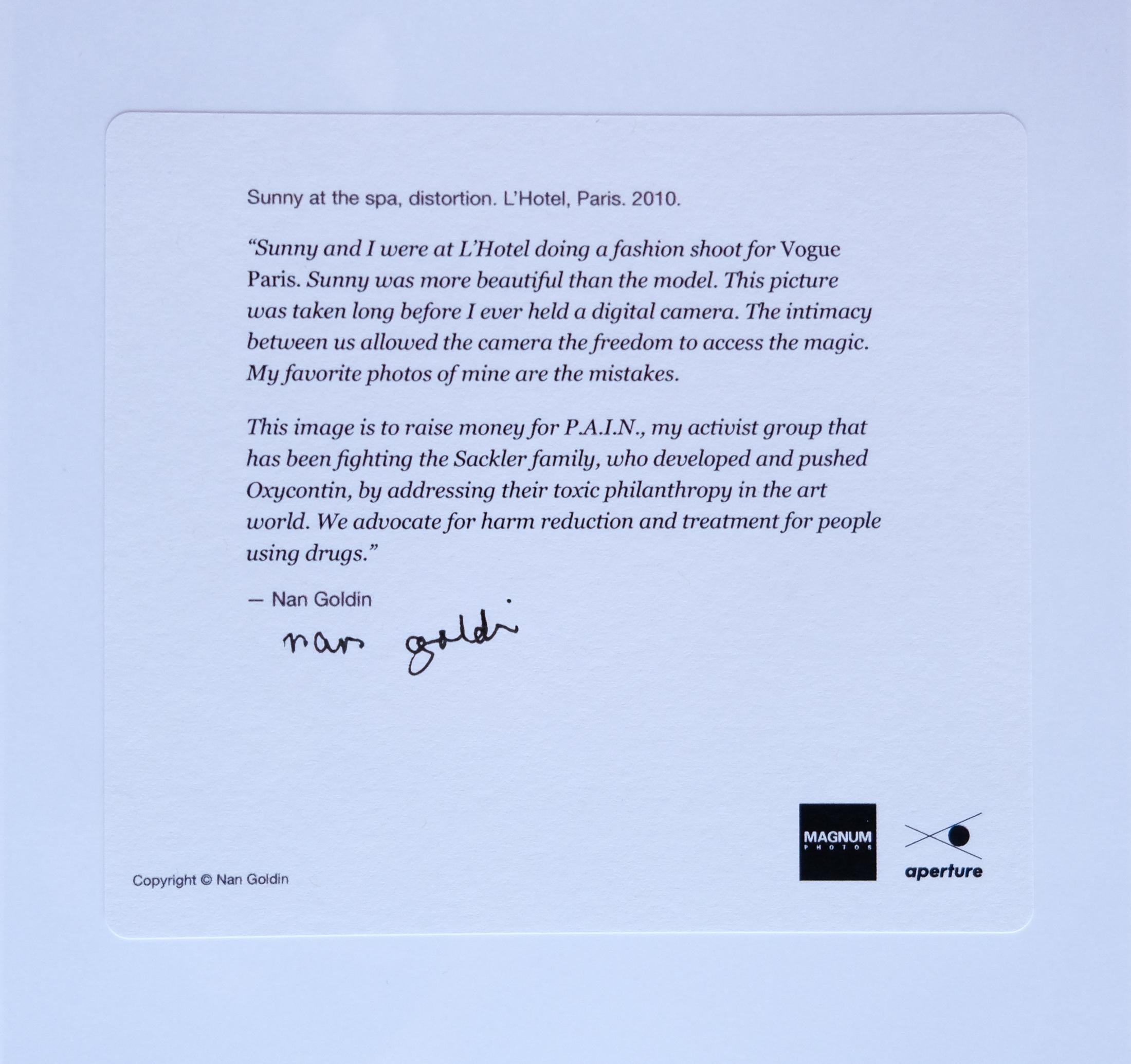 Signierter & gerahmter Original Nan Goldin Magnum Druck, 2010 im Zustand „Hervorragend“ im Angebot in London, GB