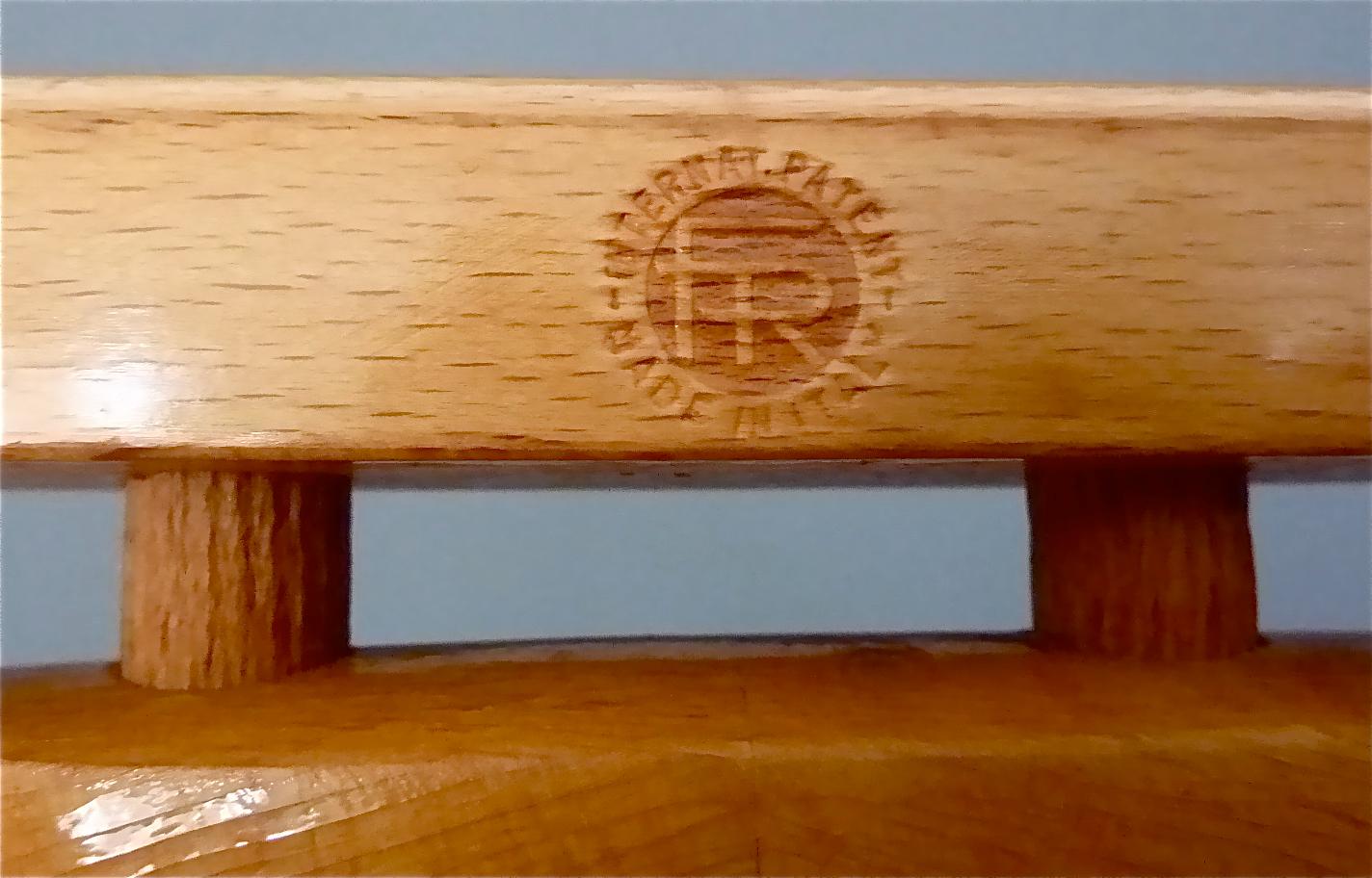 Signiert Fratelli Reguitti Ico Parisi Italienisch Midcentury Valet Stand Wood Brass im Zustand „Gut“ im Angebot in Nierstein am Rhein, DE