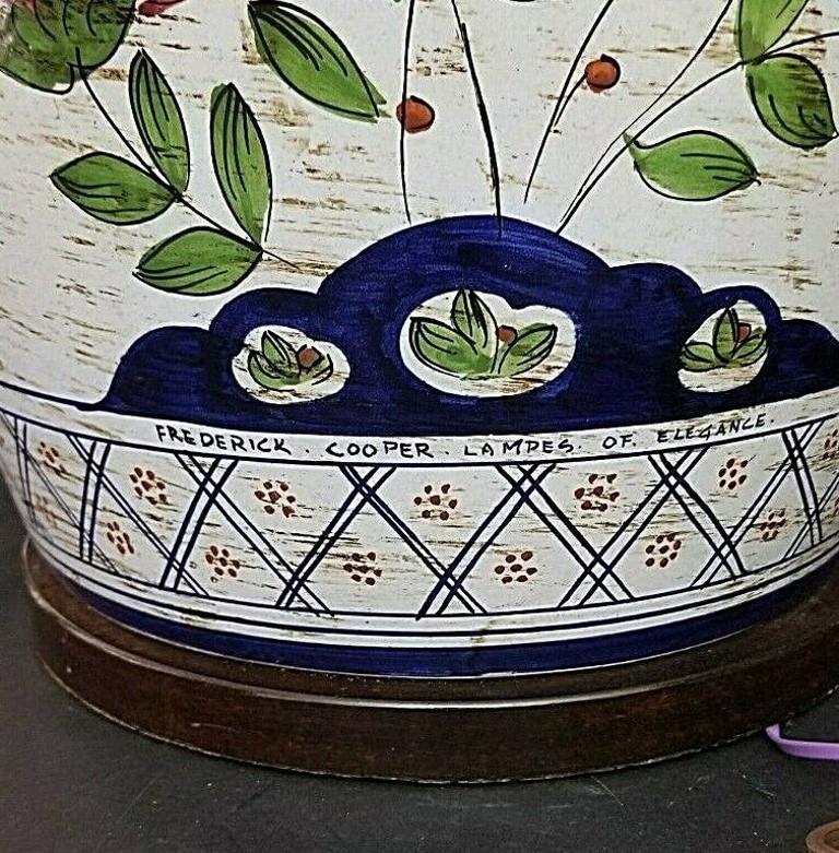 Asiatische Chinoiserie-Tischlampe mit Figuren und Blumen, signiert Frederick Cooper im Angebot 2