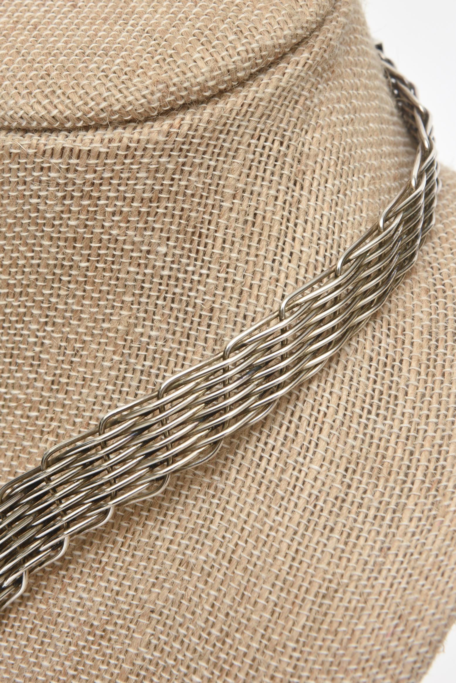 French J.P. Collana a V in argento di Coutrel in vendita 6