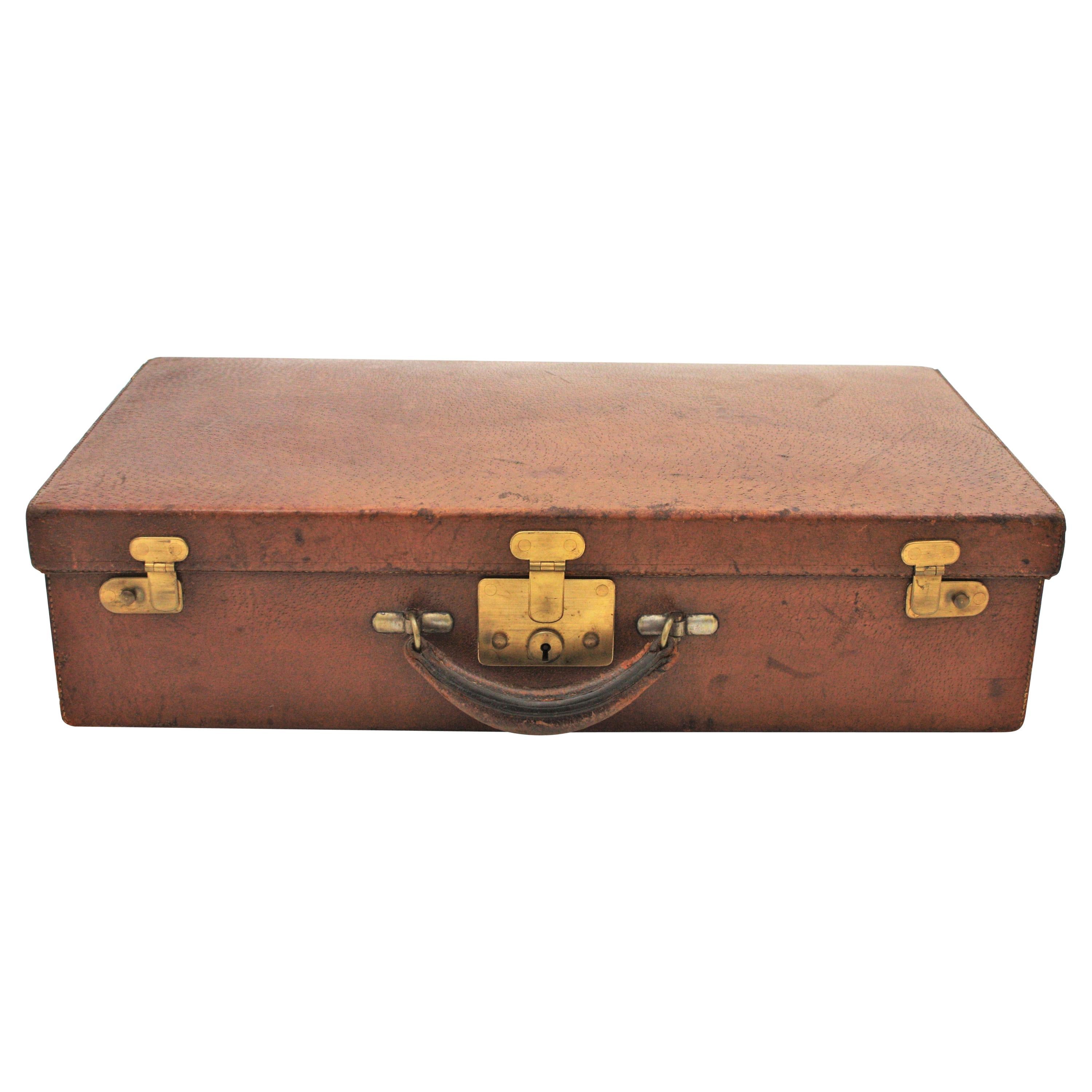 An exquisite Art Deco period luxury brown leather gentleman's suitcase. Manufactured by Gustave Keller (Keller Frères), 1920s-1930s.
Signed 'Gustave Keller. Av. Matignon 18, Paris' at the front part.
Rare find.
This outstanding top quality leather