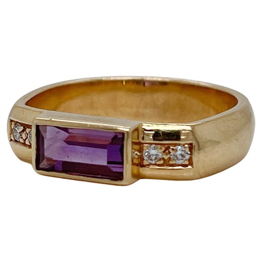 A very fine Gabriel Ofiesh ring.

With a baguette amethyst bezel set to the center and with white diamonds pave set to the shoulders of square-shaped 14k gold band. 

Simply a wonderful Ofiesh ring!

Date:
20th Century

Overall Condition:
It is in