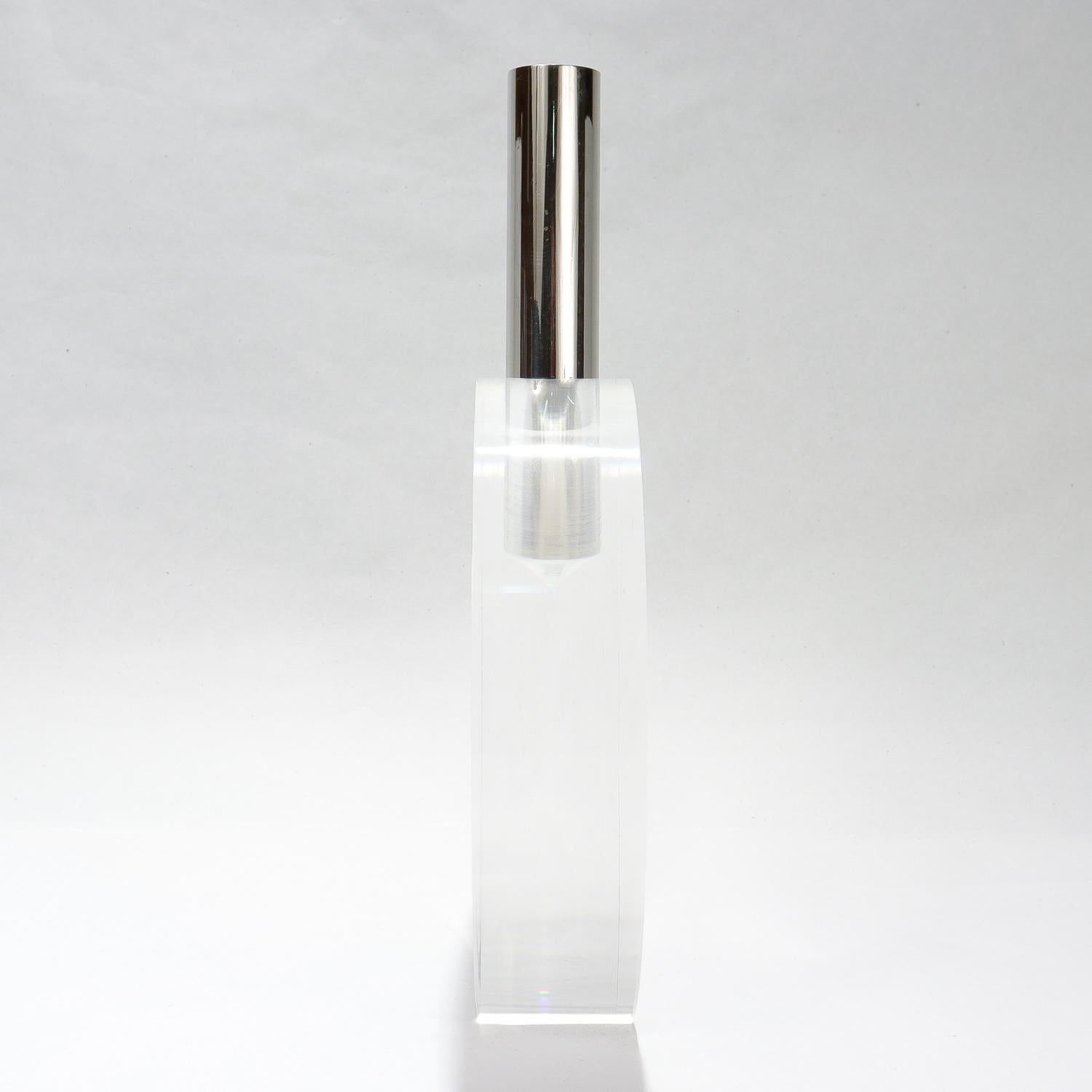 Vase moderniste en lucite et acier inoxydable (flanque lumineux) signé Gabriella Crespi Bon état - En vente à Philadelphia, PA