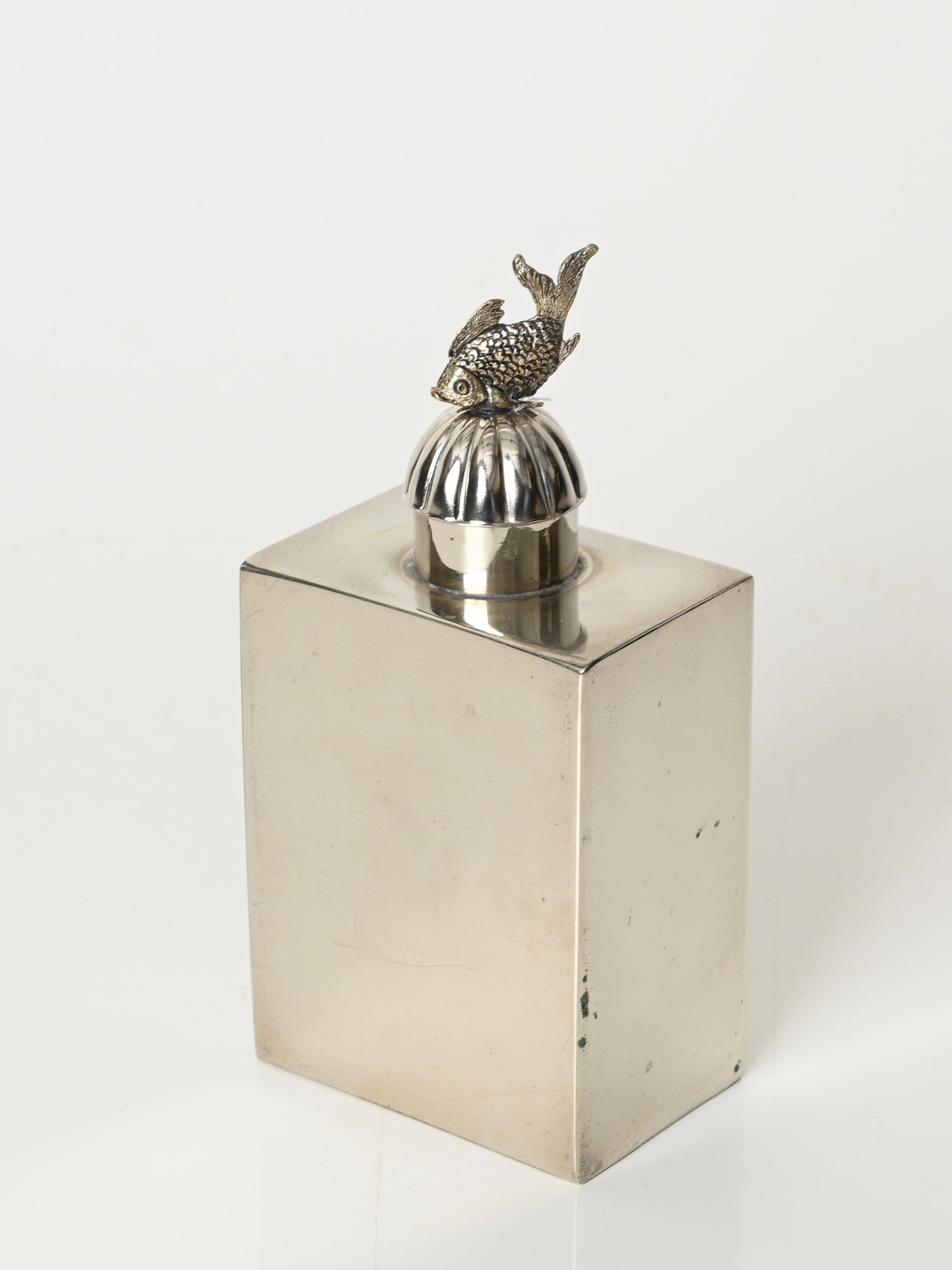 Bottiglia decorativa per pesci firmata Gabriella Crespi, placcata in argento, Italia, anni '70 in vendita 2