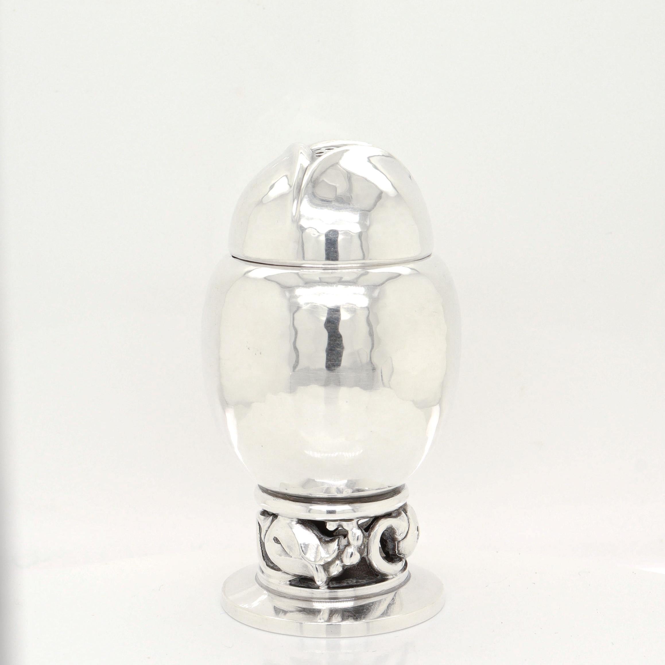 Paire de poivrières et de salières en argent signé Georg Jensen #2A en vente 4
