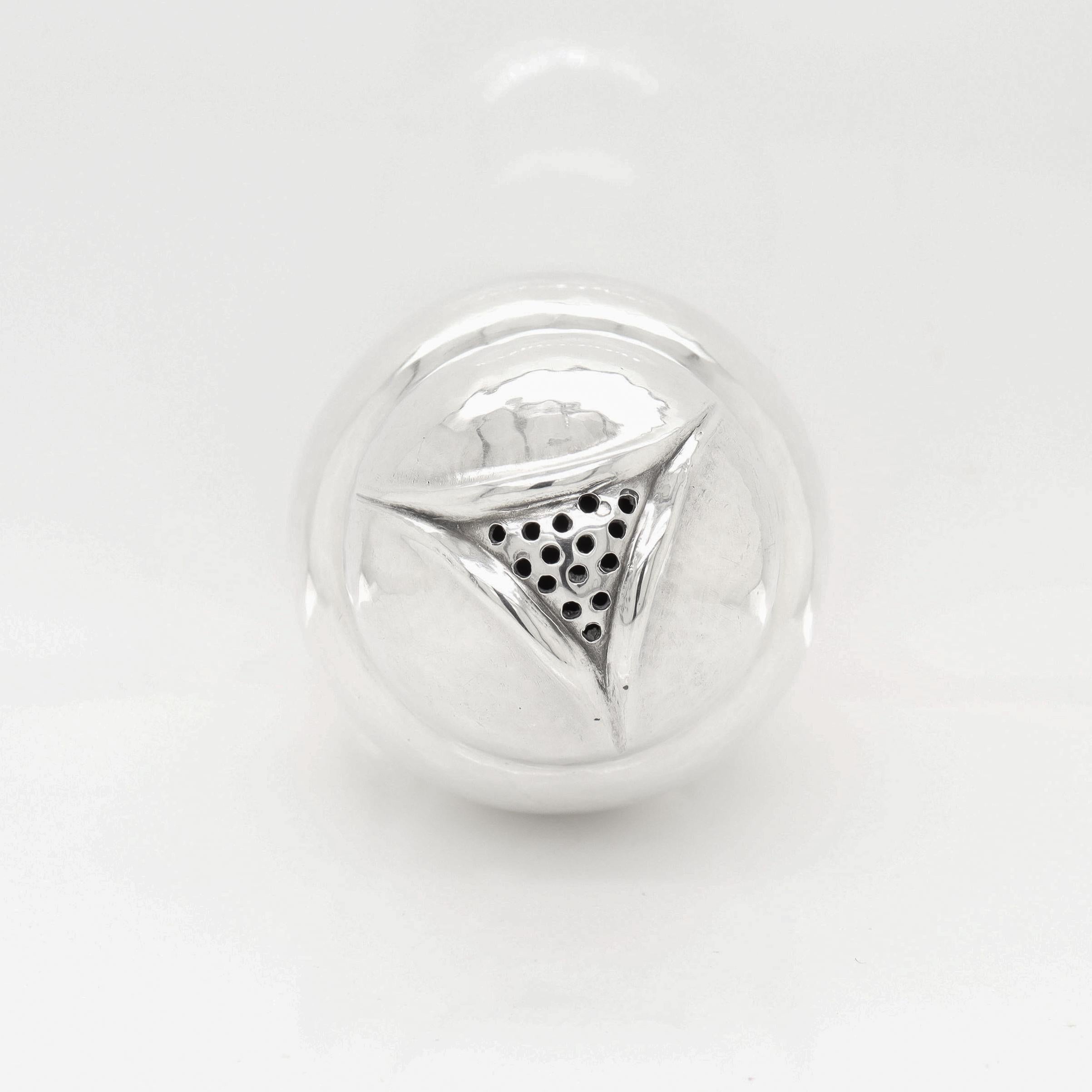 Firmato Georg Jensen in argento Sterling Blossom Pepper Shakers & Salt Cellar Pair #2A in vendita 8