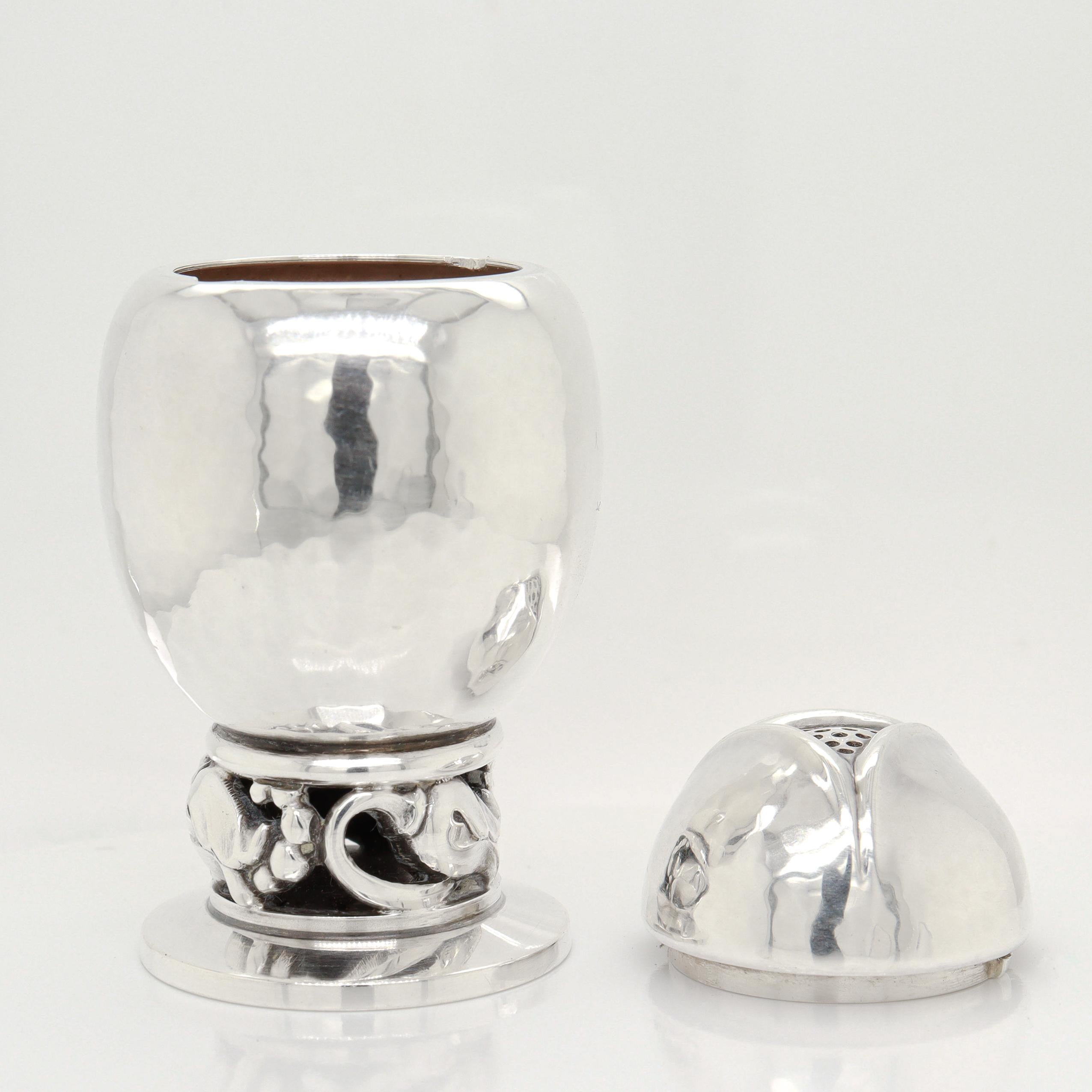 Paire de poivrières et de salières en argent signé Georg Jensen #2A en vente 8
