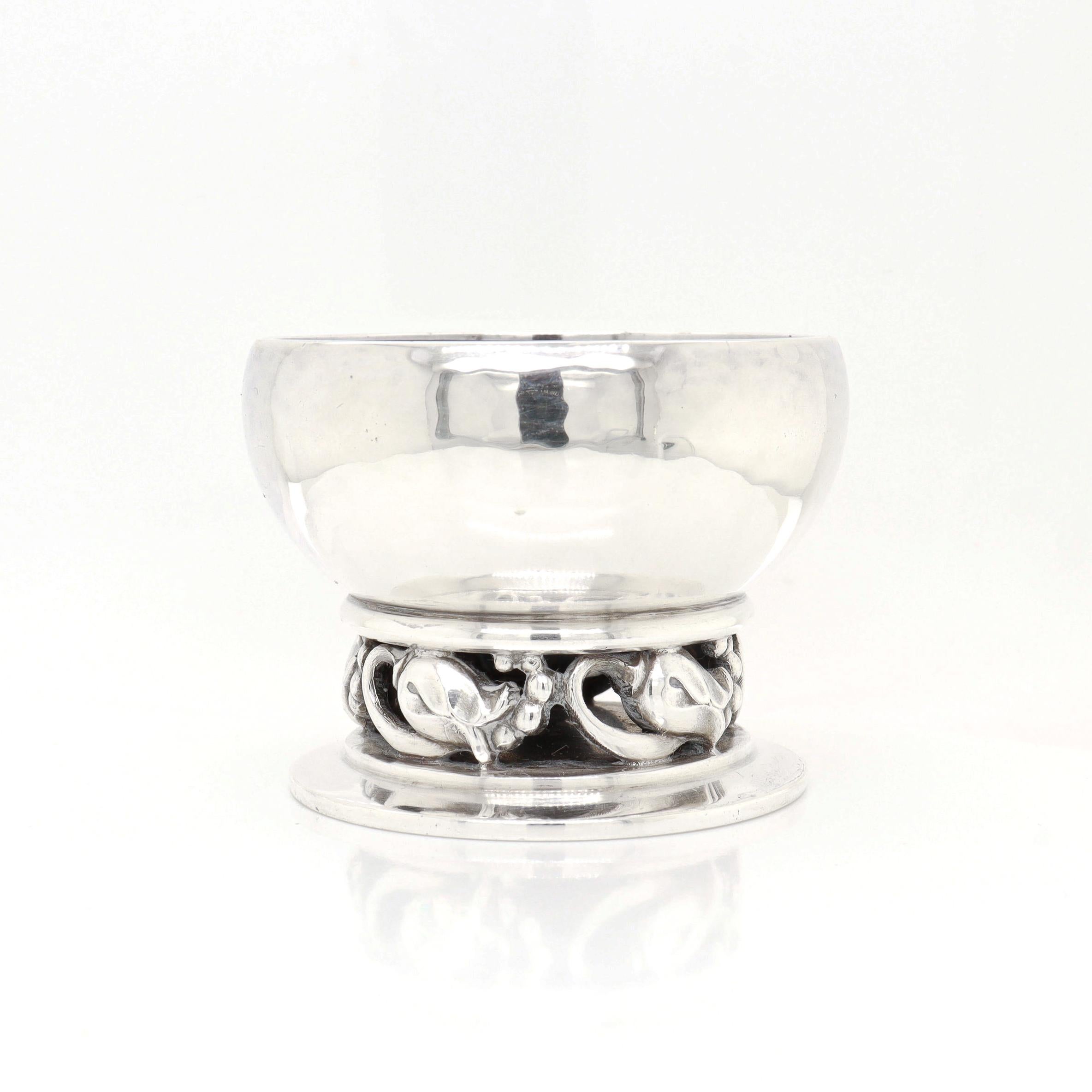da uomo o donna Firmato Georg Jensen in argento Sterling Blossom Pepper Shakers & Salt Cellar Pair #2A in vendita