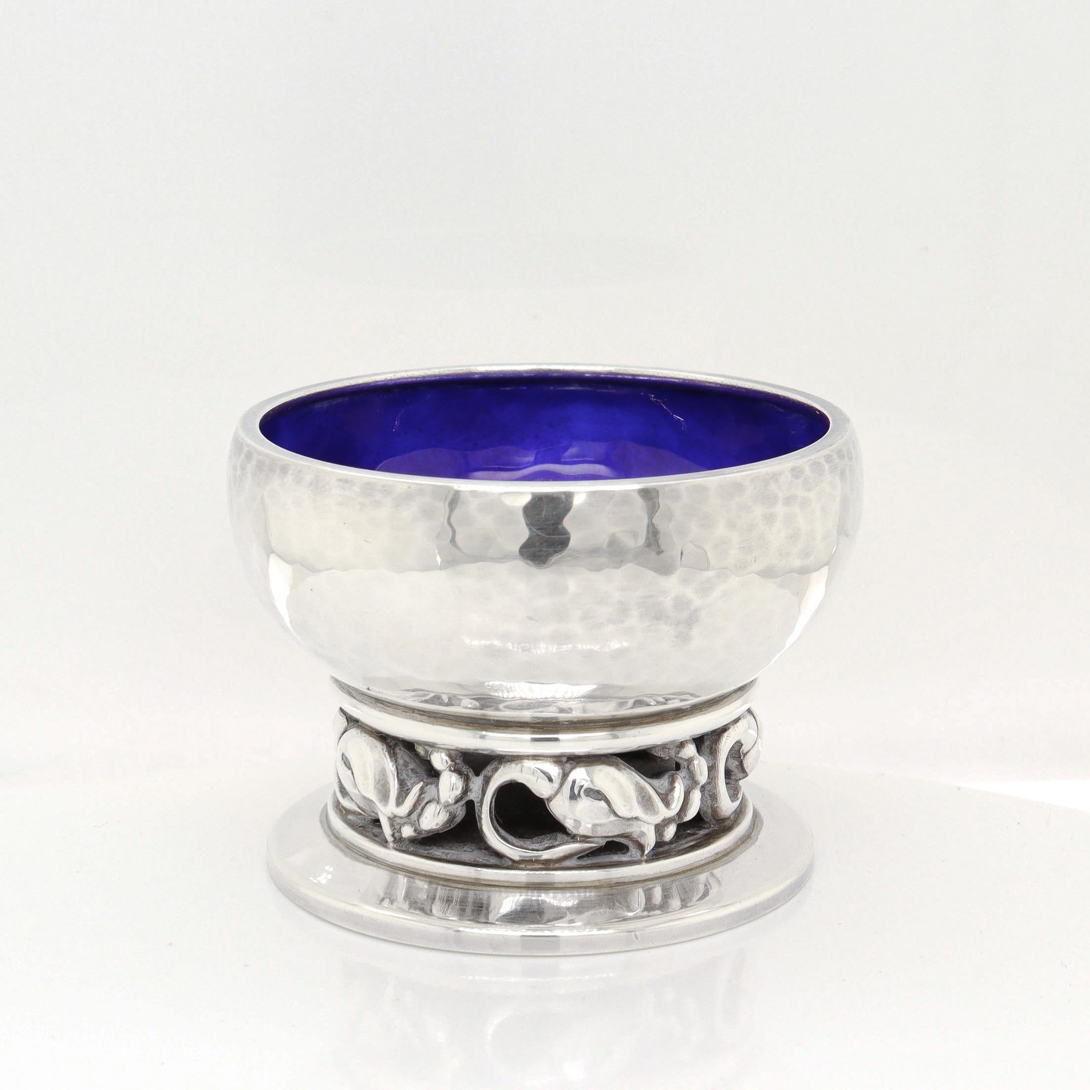 20ième siècle Paire de poivrières et de salières en argent signé Georg Jensen #2A en vente