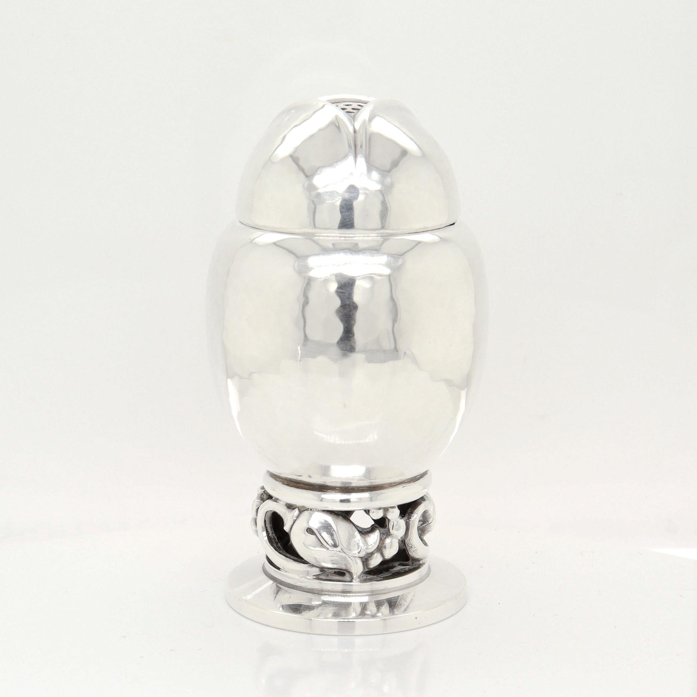 Paire de poivrières et de salières en argent signé Georg Jensen #2A en vente 2