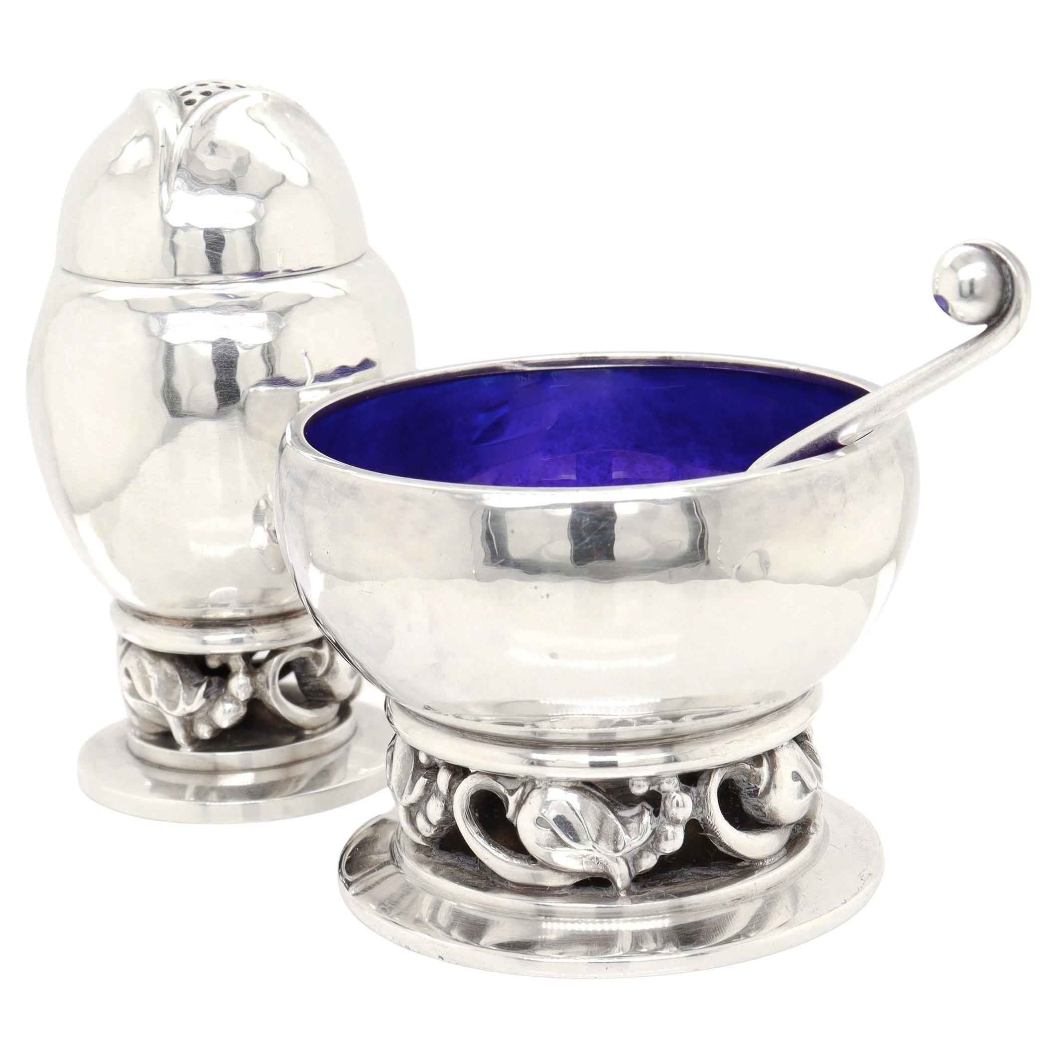 Firmato Georg Jensen in argento Sterling Blossom Pepper Shakers & Salt Cellar Pair #2A in vendita