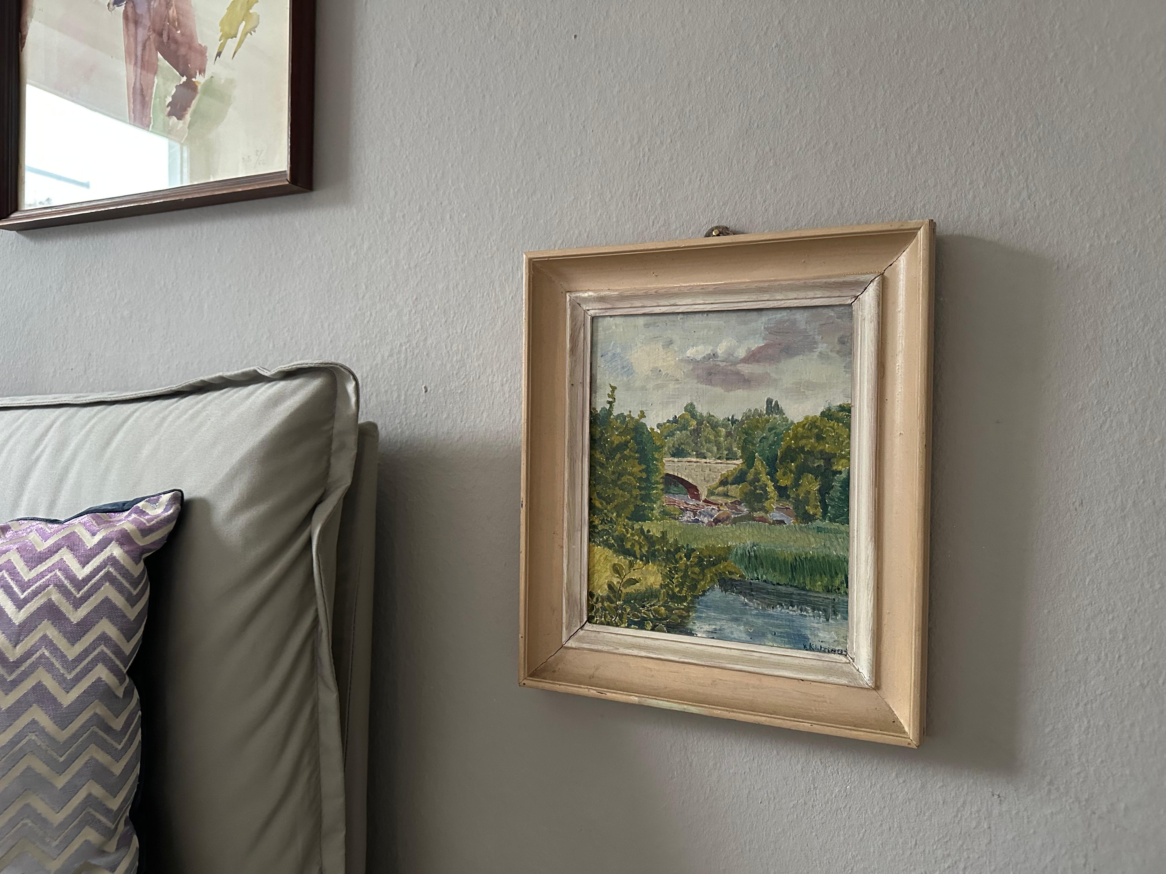 Pittura ad olio impressionista tedesca firmata, 1934 circa - Ponte in un paesaggio lussureggiante in vendita 4