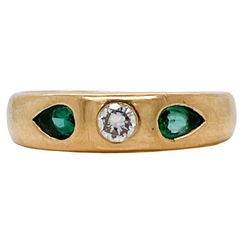 A very fine German Modernist Gypsy ring.

By Lüth Bijoux.

With two pear-shaped faceted emeralds flanking a flush set round brilliant cut diamond in a 14k gold band.

Simply a wonderful ring by Bijoux!

Date:
20th Century

Overall Condition:
It is