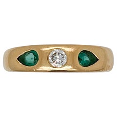 Signierter deutscher Modernist 18 Karat Gold:: Smaragd & Diamant 3-Stein Zigeuner Ring