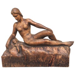 Sculpture allemande en bois signée d'une mère et de son enfant, « Muller 1943 »