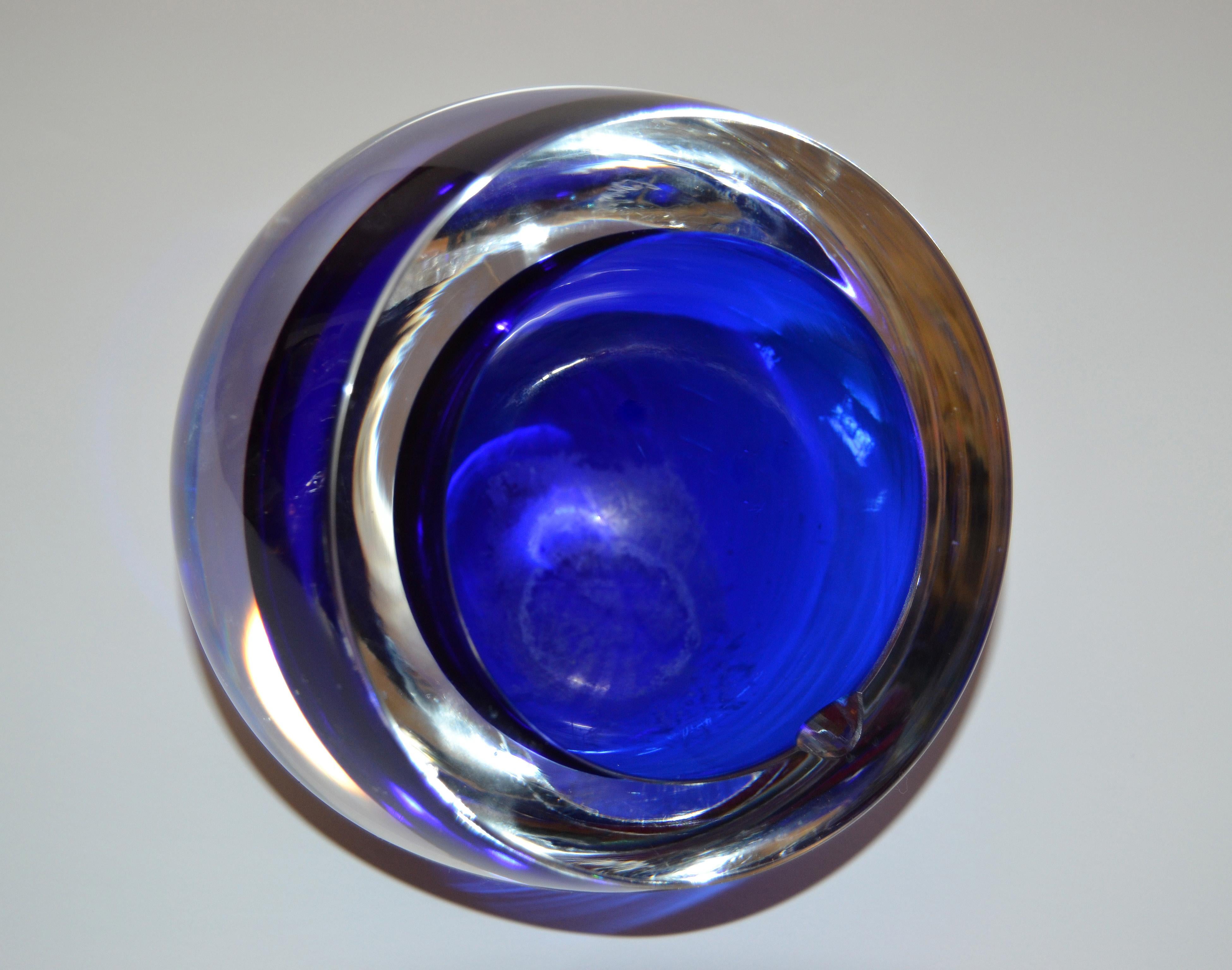Signed Gino Cenedese Round Heavy Murano Glass Blue and Clear Ashtray Italy 1960s 4