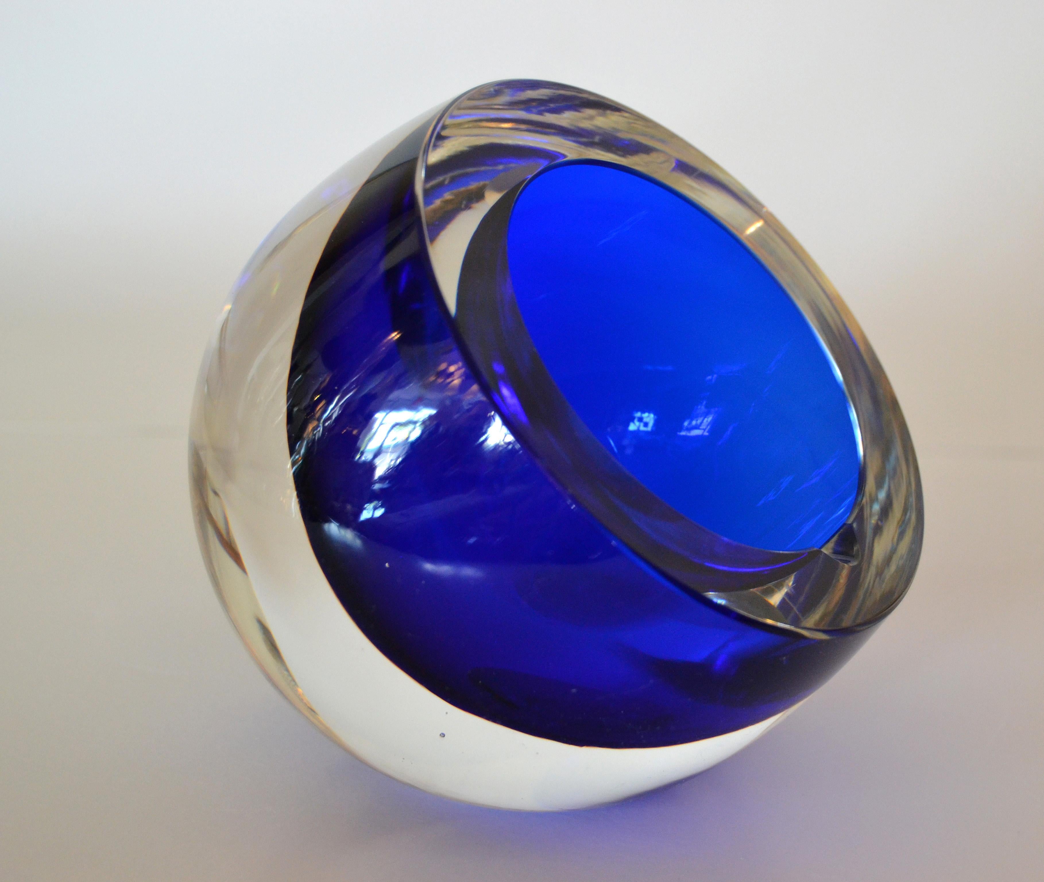 Gino Cenedese Murano heavy glass ashtray in clear and blue with a geometric base.
It is signed at the base and made in the late 1960s in Italy.
 
 