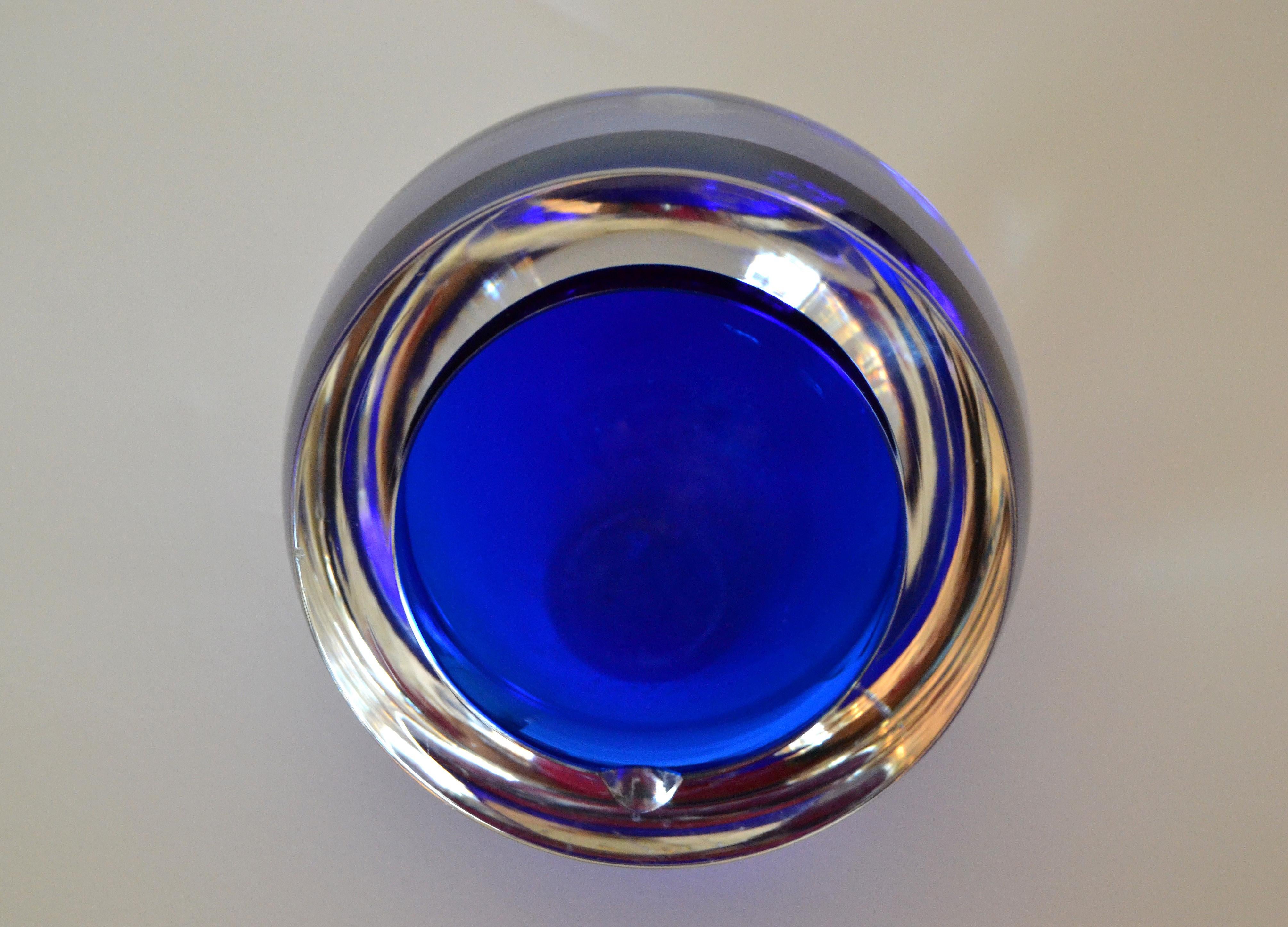 Italian Signed Gino Cenedese Round Heavy Murano Glass Blue and Clear Ashtray Italy 1960s