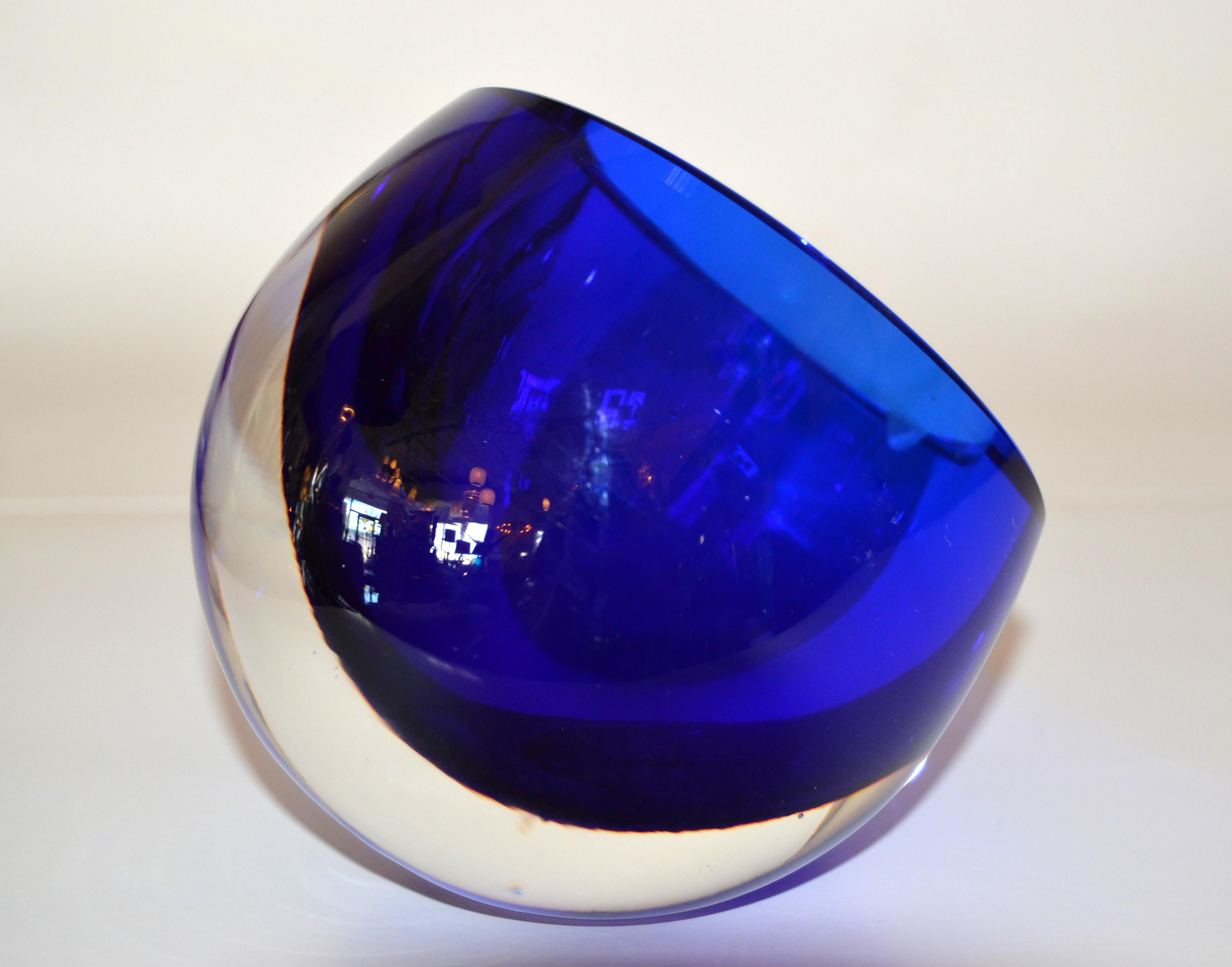 Hand-Crafted Signed Gino Cenedese Round Heavy Murano Glass Blue and Clear Ashtray Italy 1960s