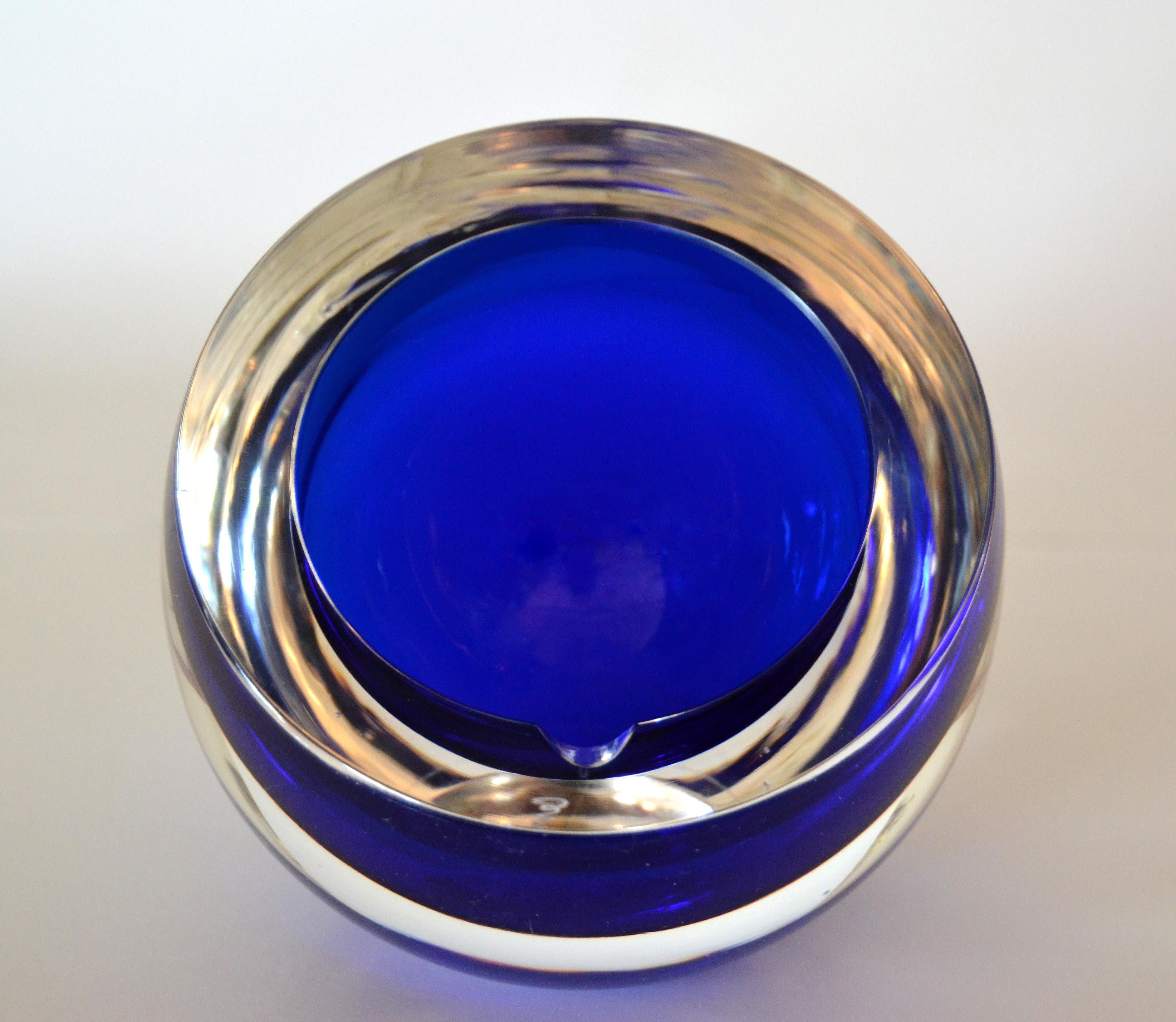 Signed Gino Cenedese Round Heavy Murano Glass Blue and Clear Ashtray Italy 1960s 1
