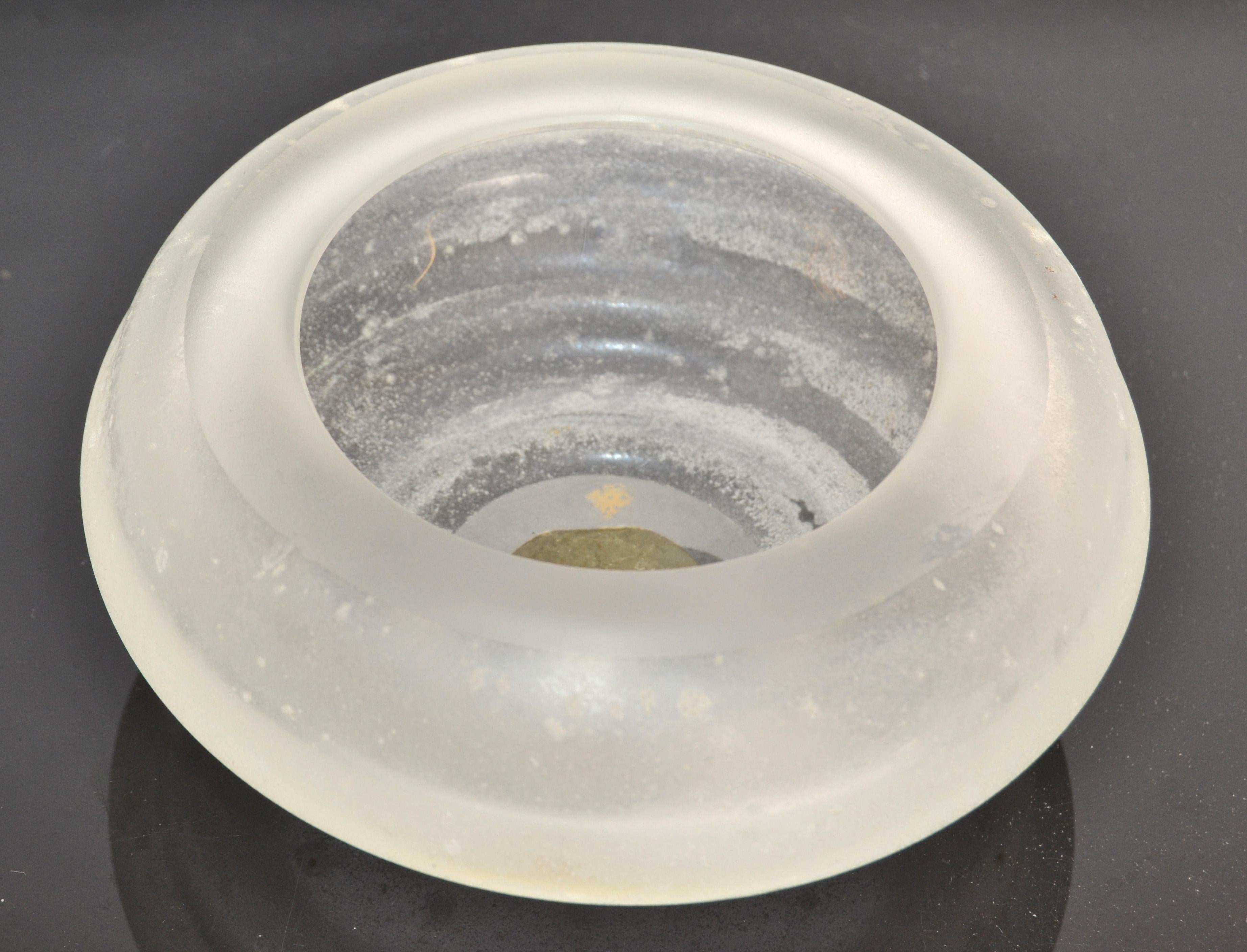 Hand-Crafted Signed Gino Cenedese Round Heavy Murano Glass Frosted Clear Ashtray Italy 1960s For Sale