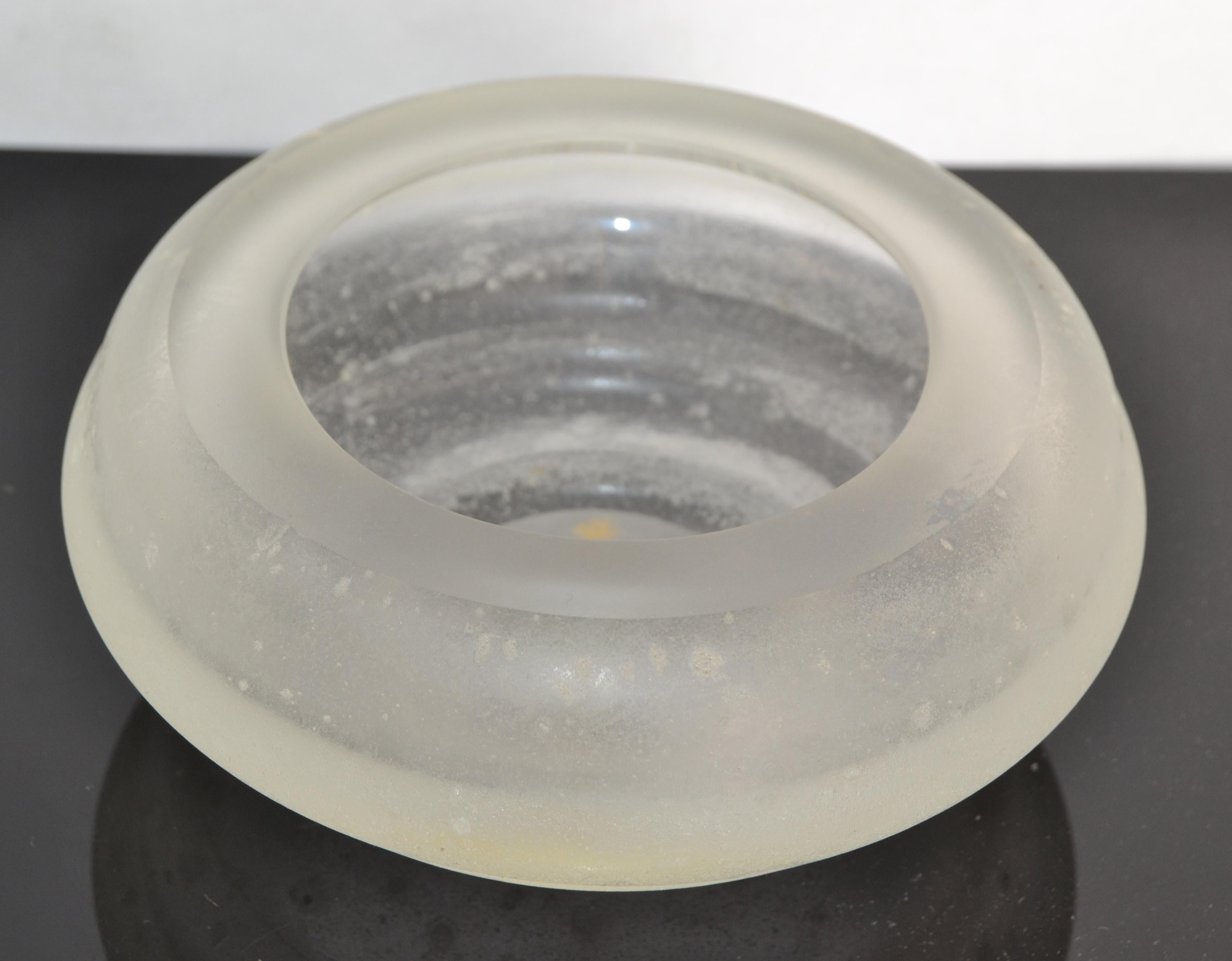 Signed Gino Cenedese Round Heavy Murano Glass Frosted Clear Ashtray Italy 1960s For Sale 1