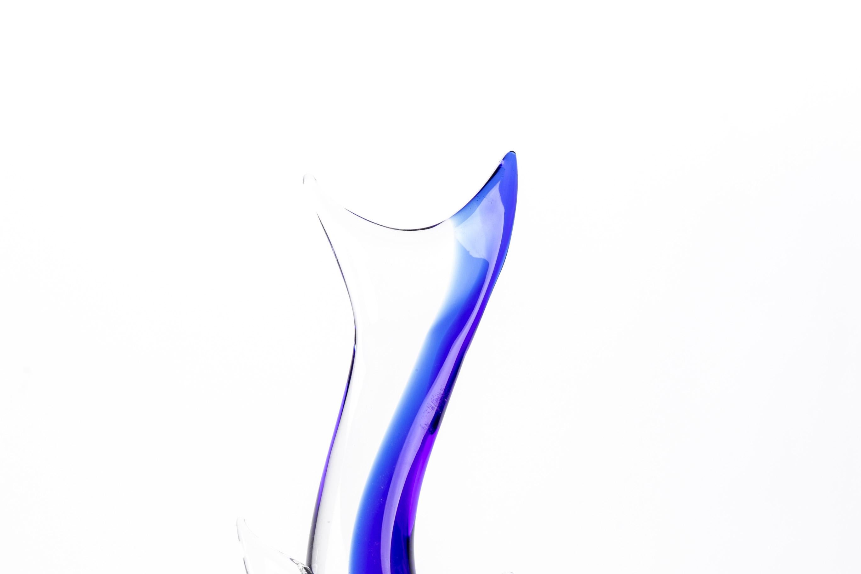 The cobalt and clear glass shark is taking a dive while supported on a wavy base. With the artisan's iconic broad band of color.
Etched signature Gino Cenedese Murano on the base, circa 1980s.