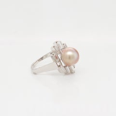 Anello da cocktail in platino, diamanti e perle rosa di metà secolo firmato Gubelin