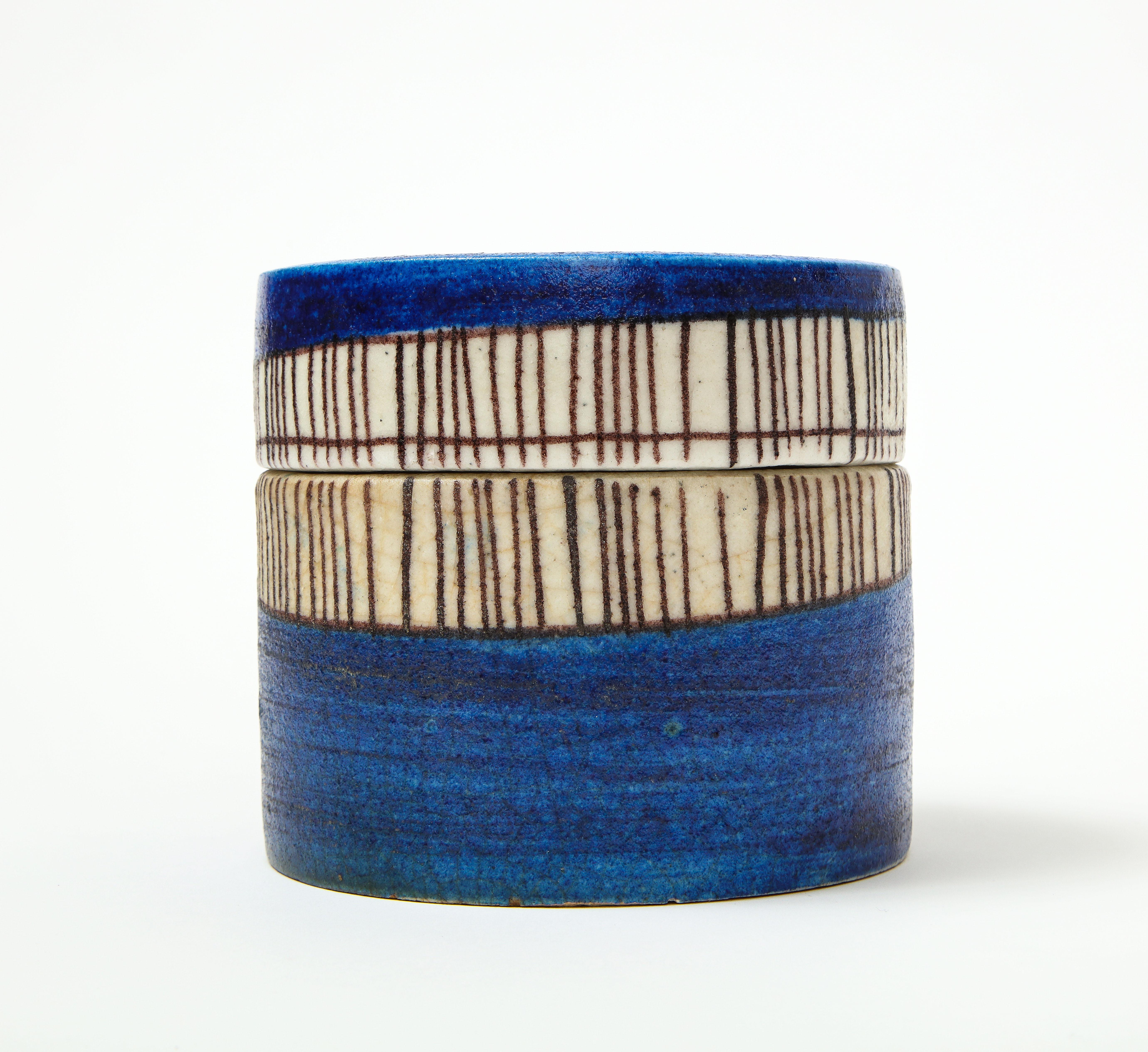 Signed Guido Gambone Ceramic Container, Italy, circa 1950 In Good Condition In New York City, NY