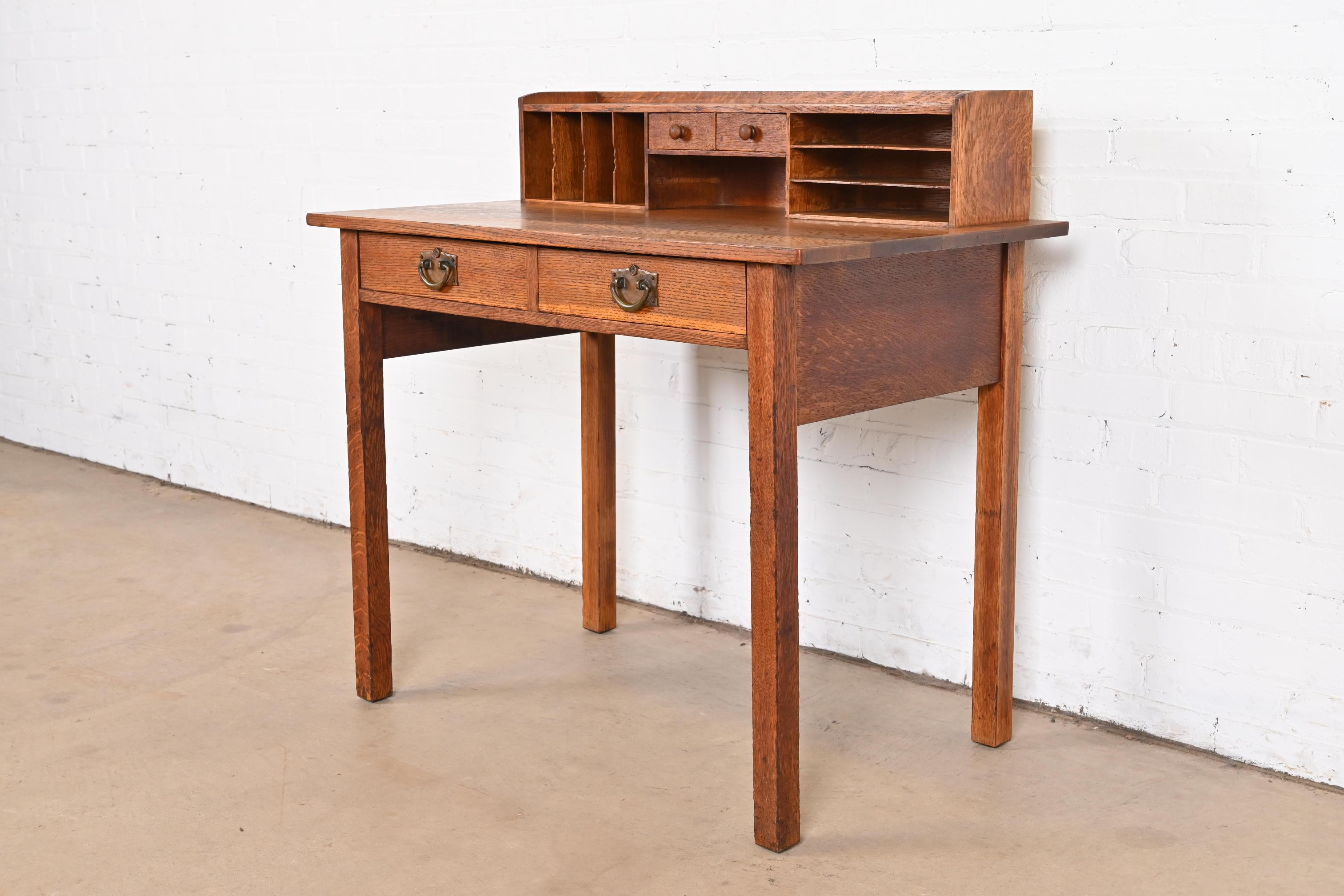 A rare and exceptional antique Mission oak Arts & Crafts writing desk

By Gustav Stickley (signed with branded mark and paper label)

USA, Early 20th Century

Solid quarter sawn oak, with original hammered copper hardware.

Measures: 38