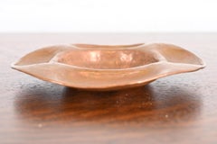 Cenicero de cobre martillado firmado Gustav Stickley Arts & Crafts
